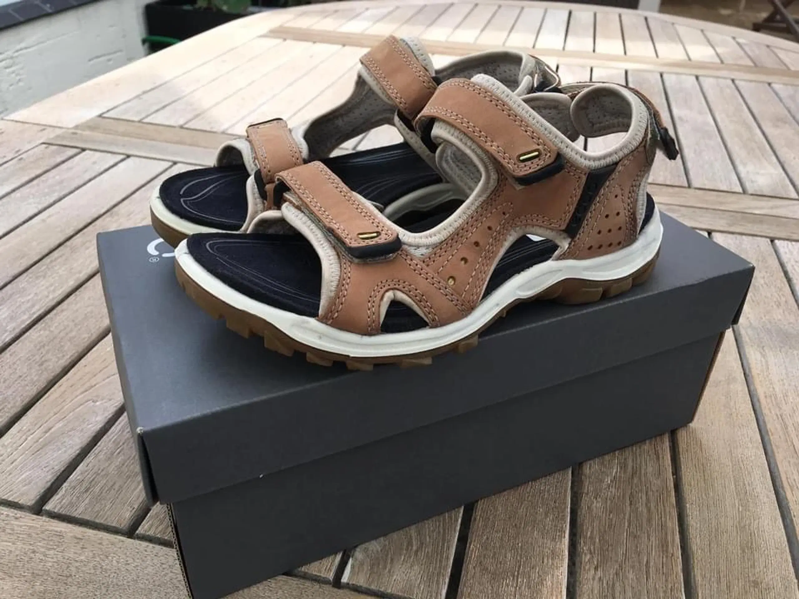 Ecco sandal