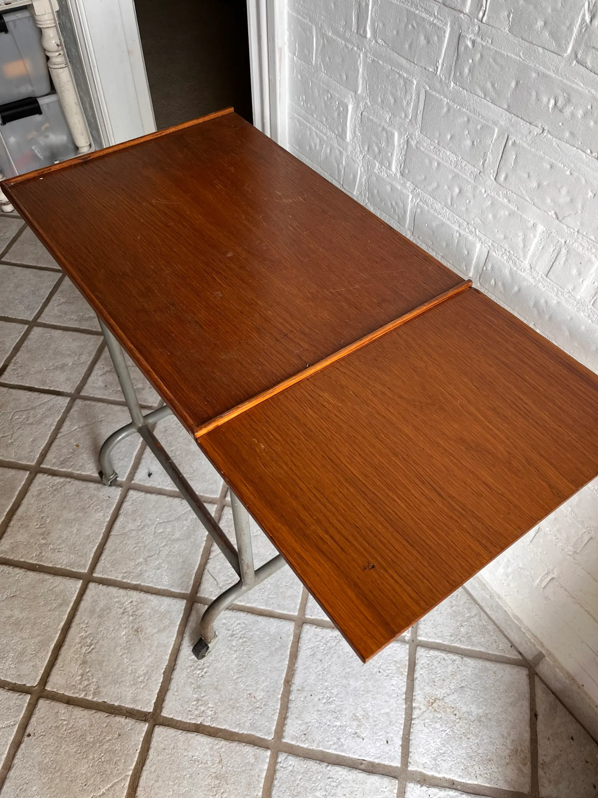 Teak skrivemaskinebord