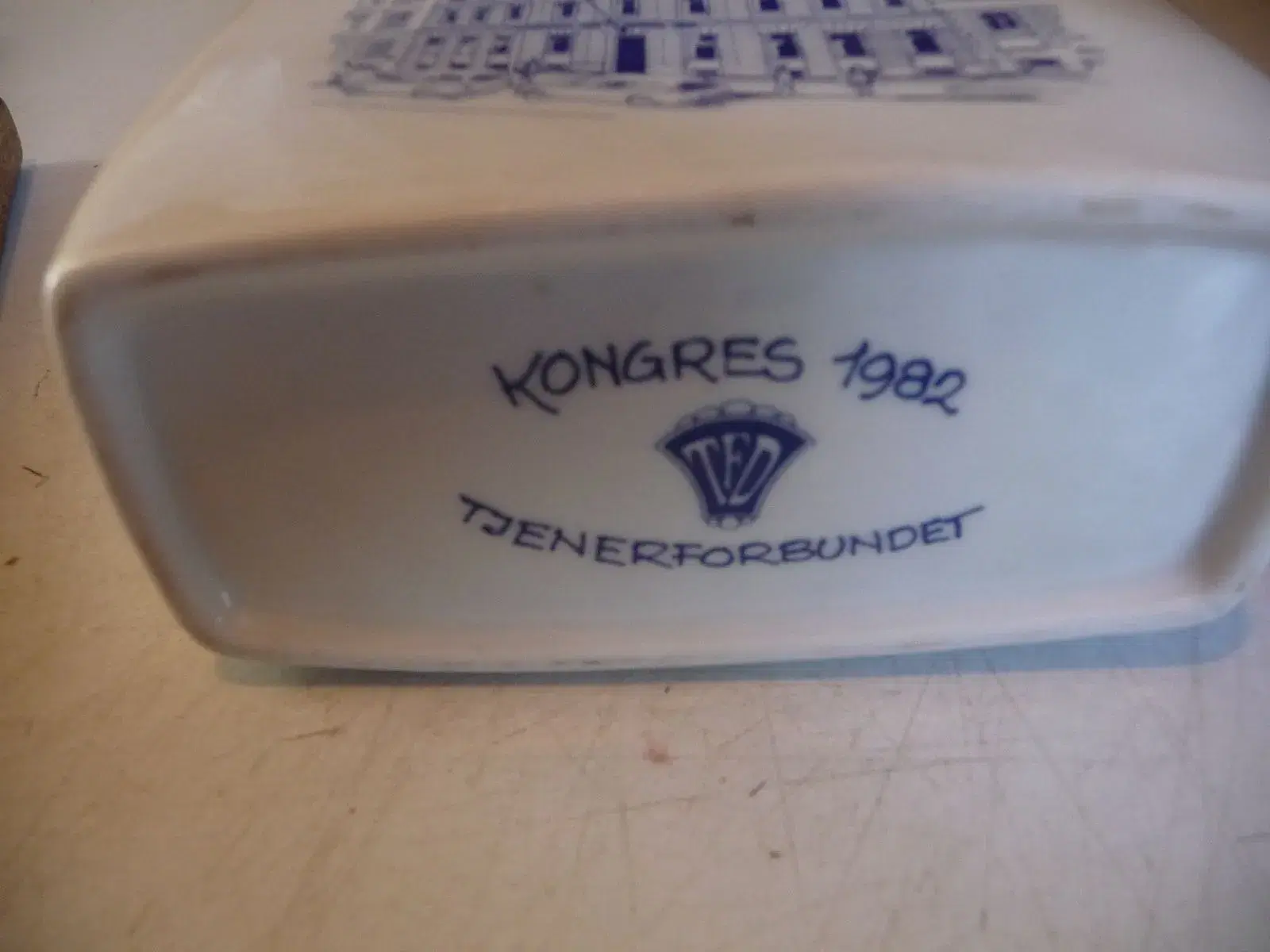 en dram flaske i porcelæn