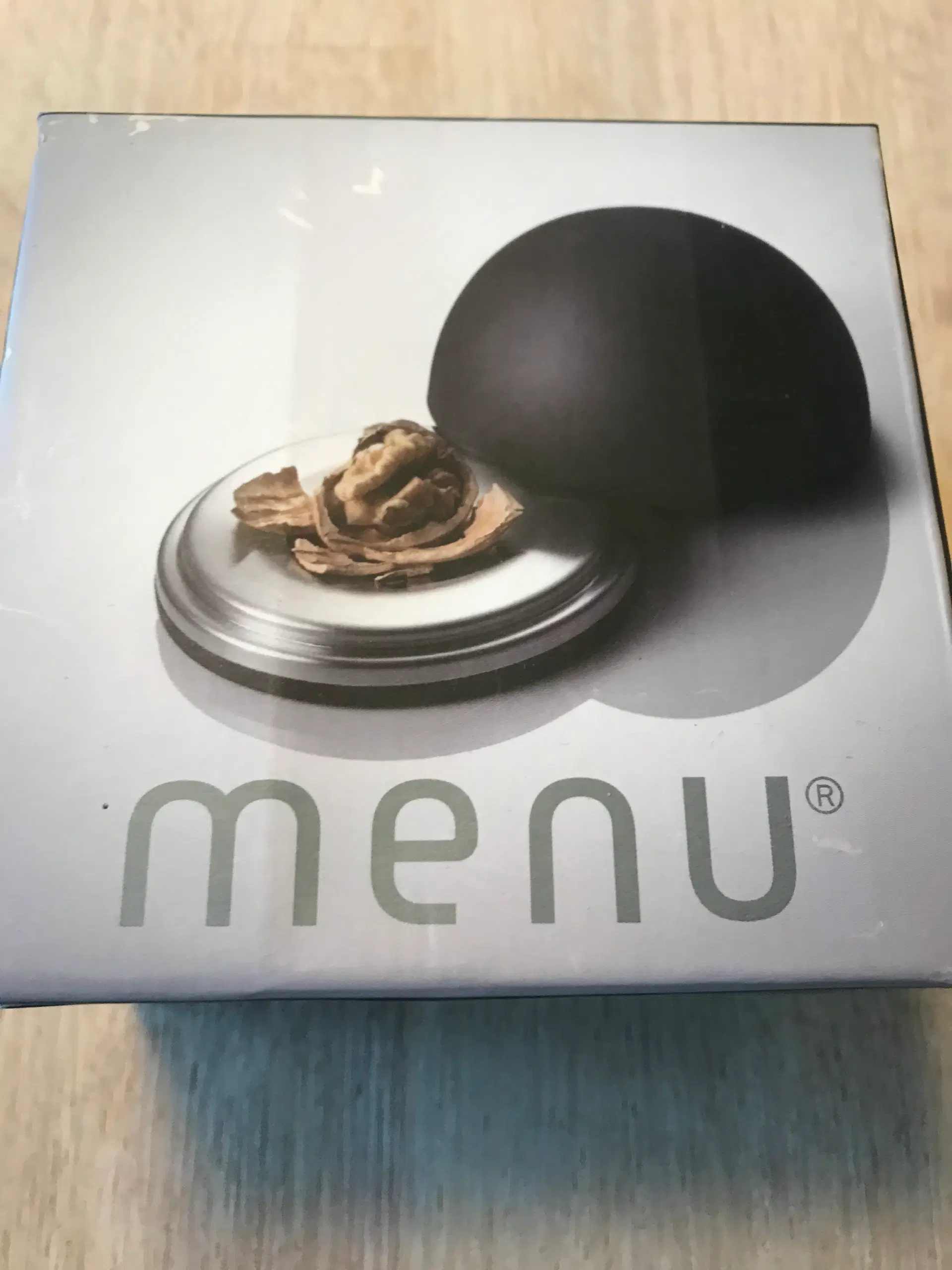 MENU nøddeknækker