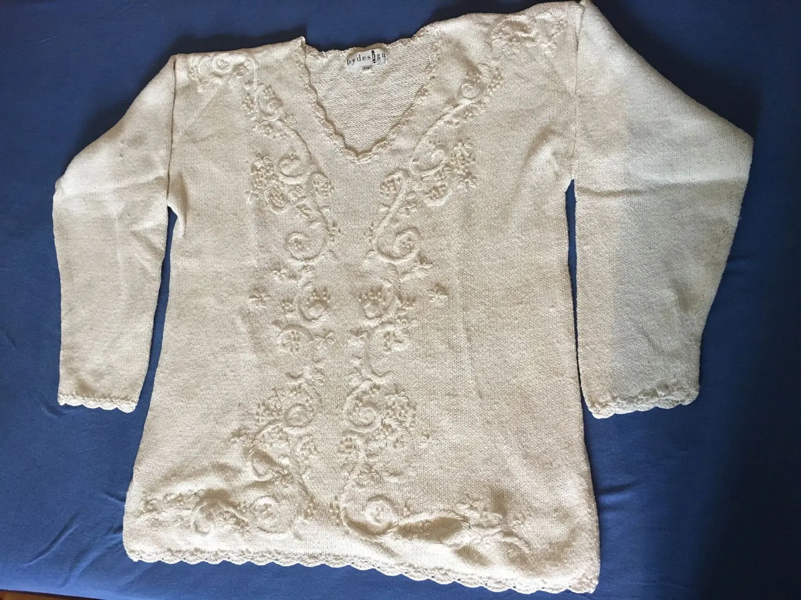 Elegant cremefarvet sweater