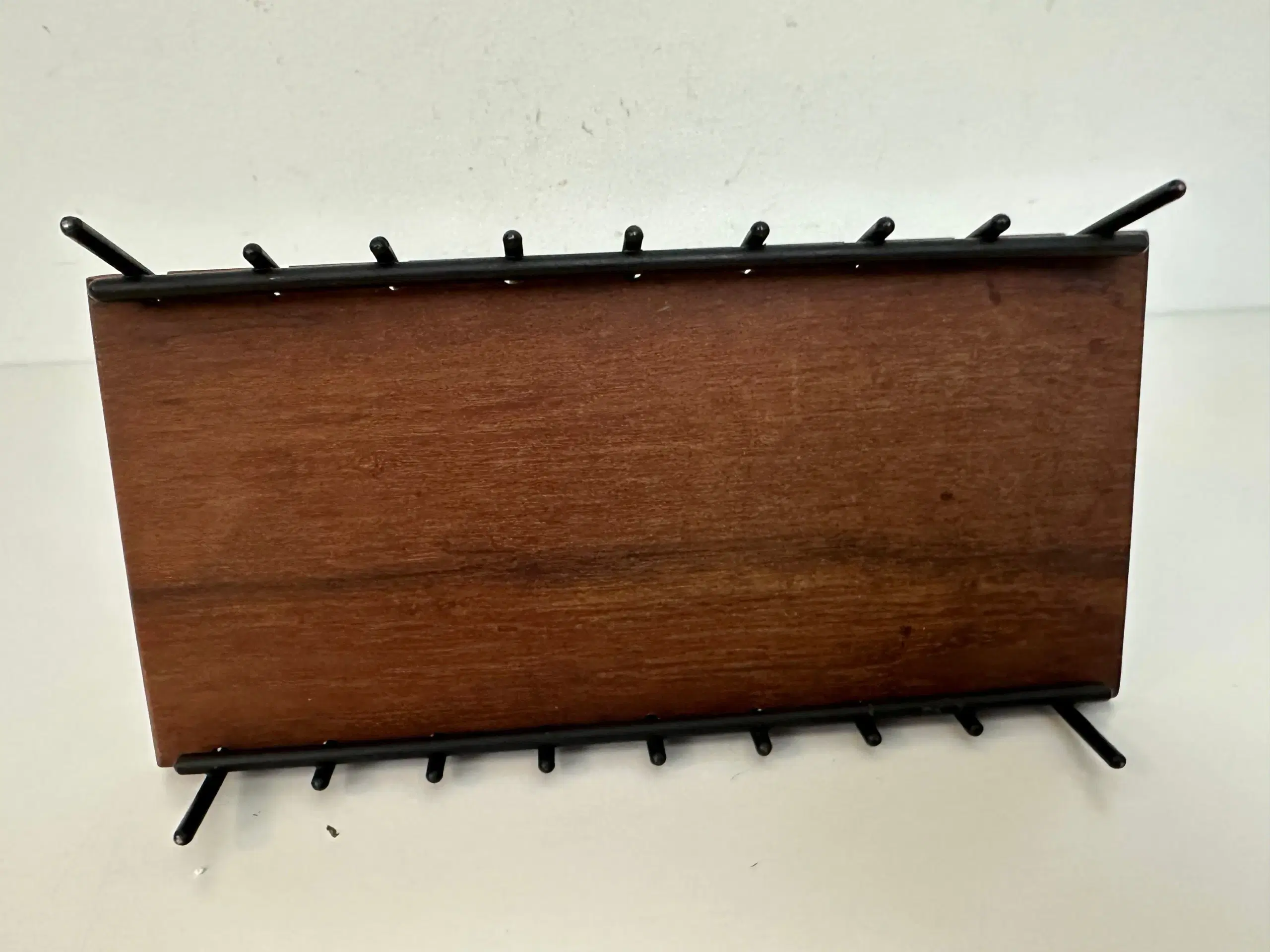 Retro holder i teak og metal