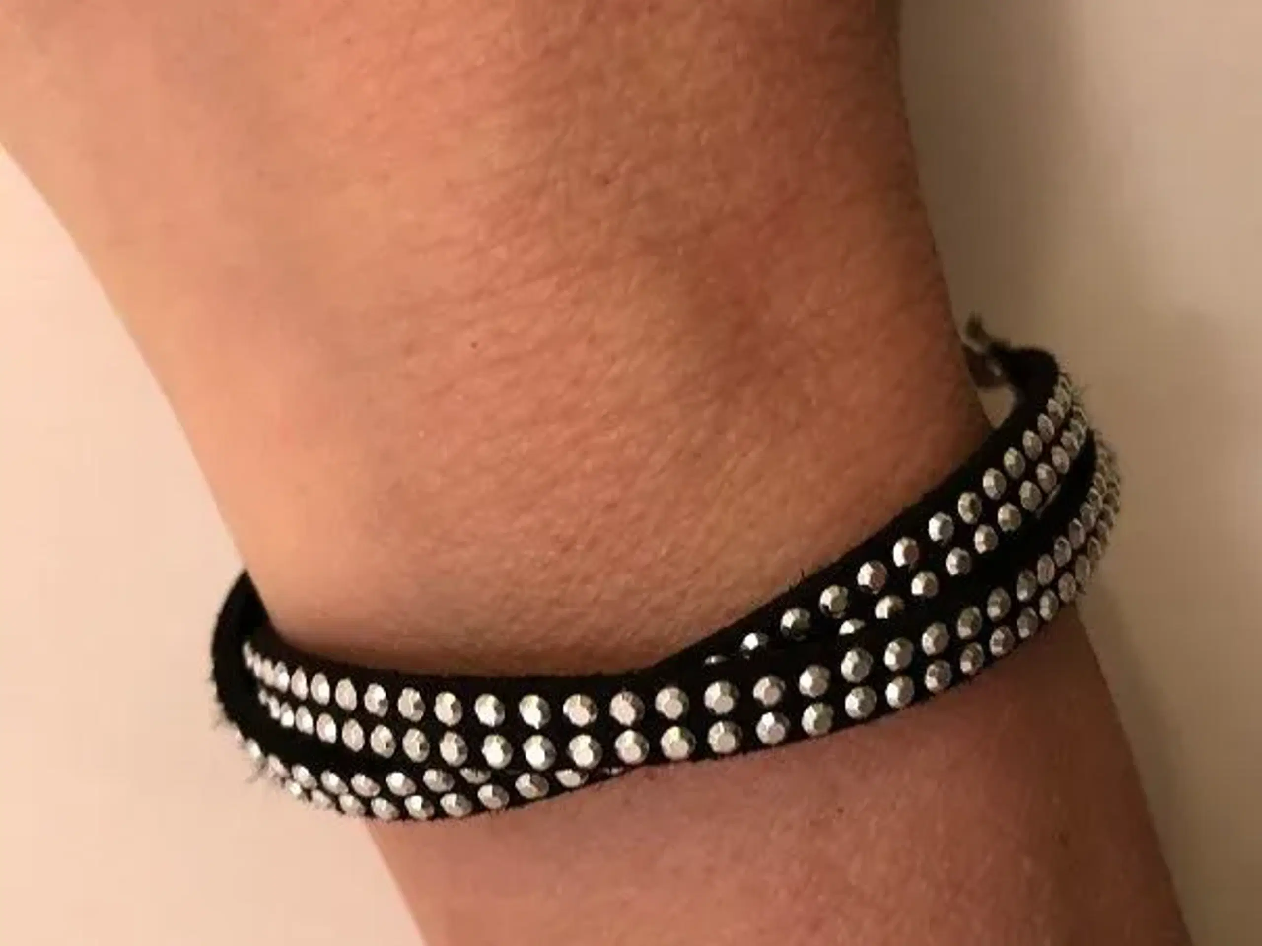 HÅNDLAVET ARMBÅND med bling