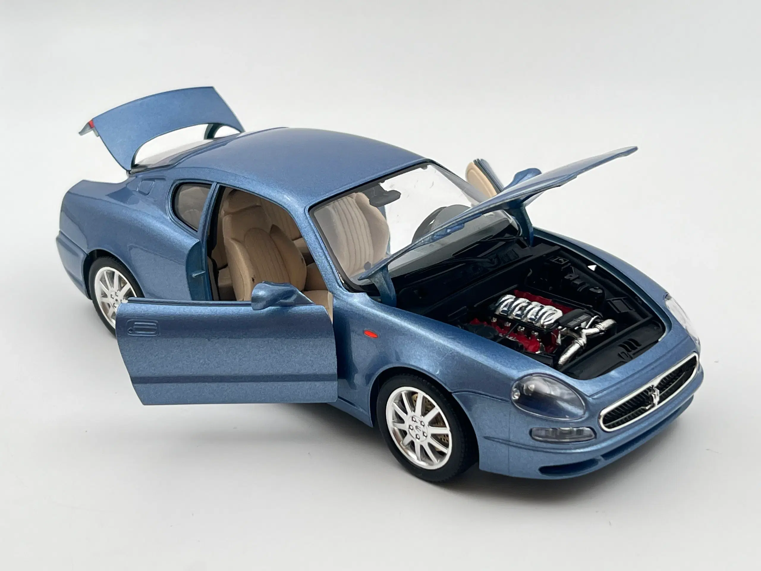 1998 Maserati 3200 GT - 1:18