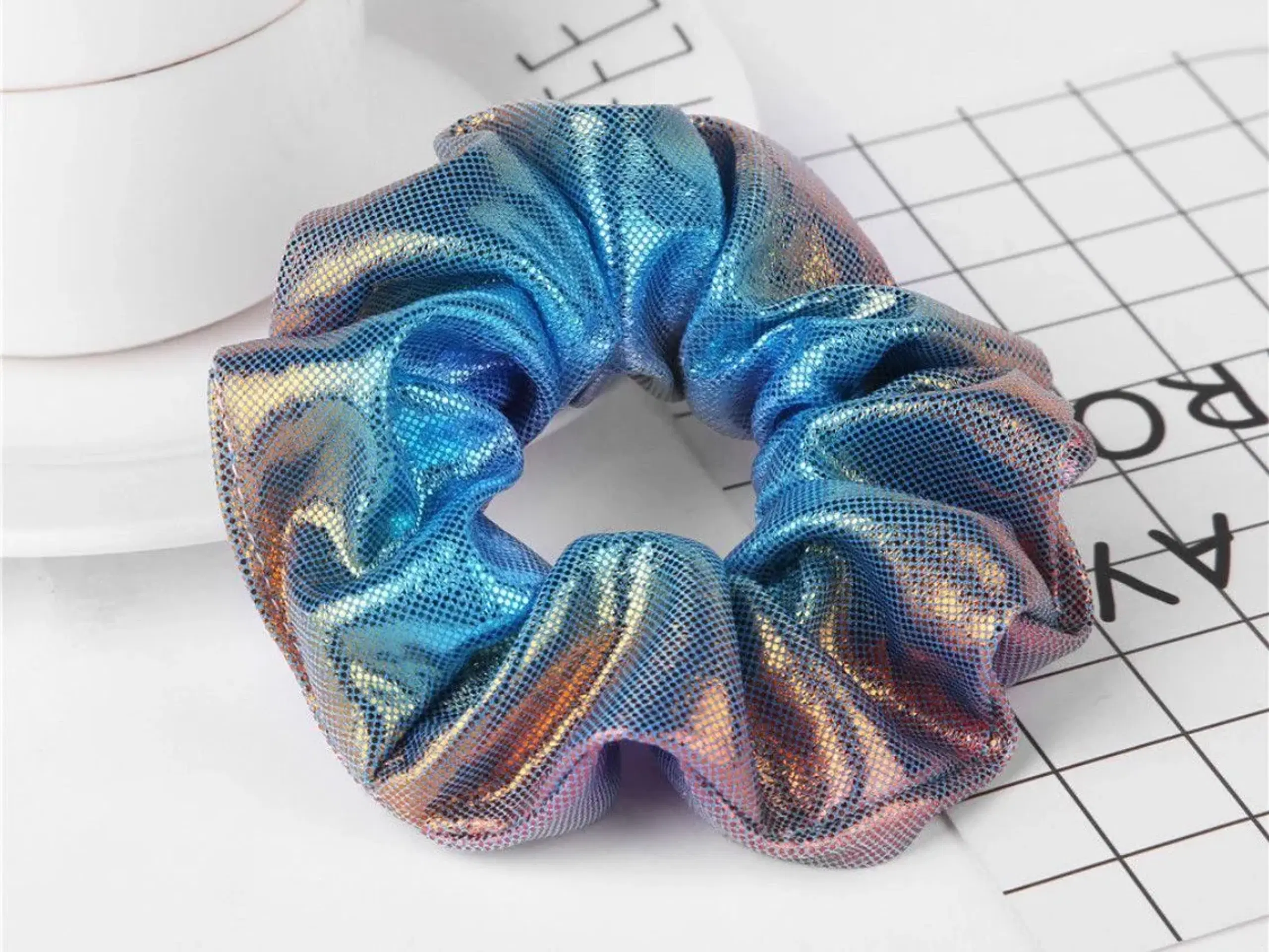 Scrunchie hårelastik med shiny glimmer effekt