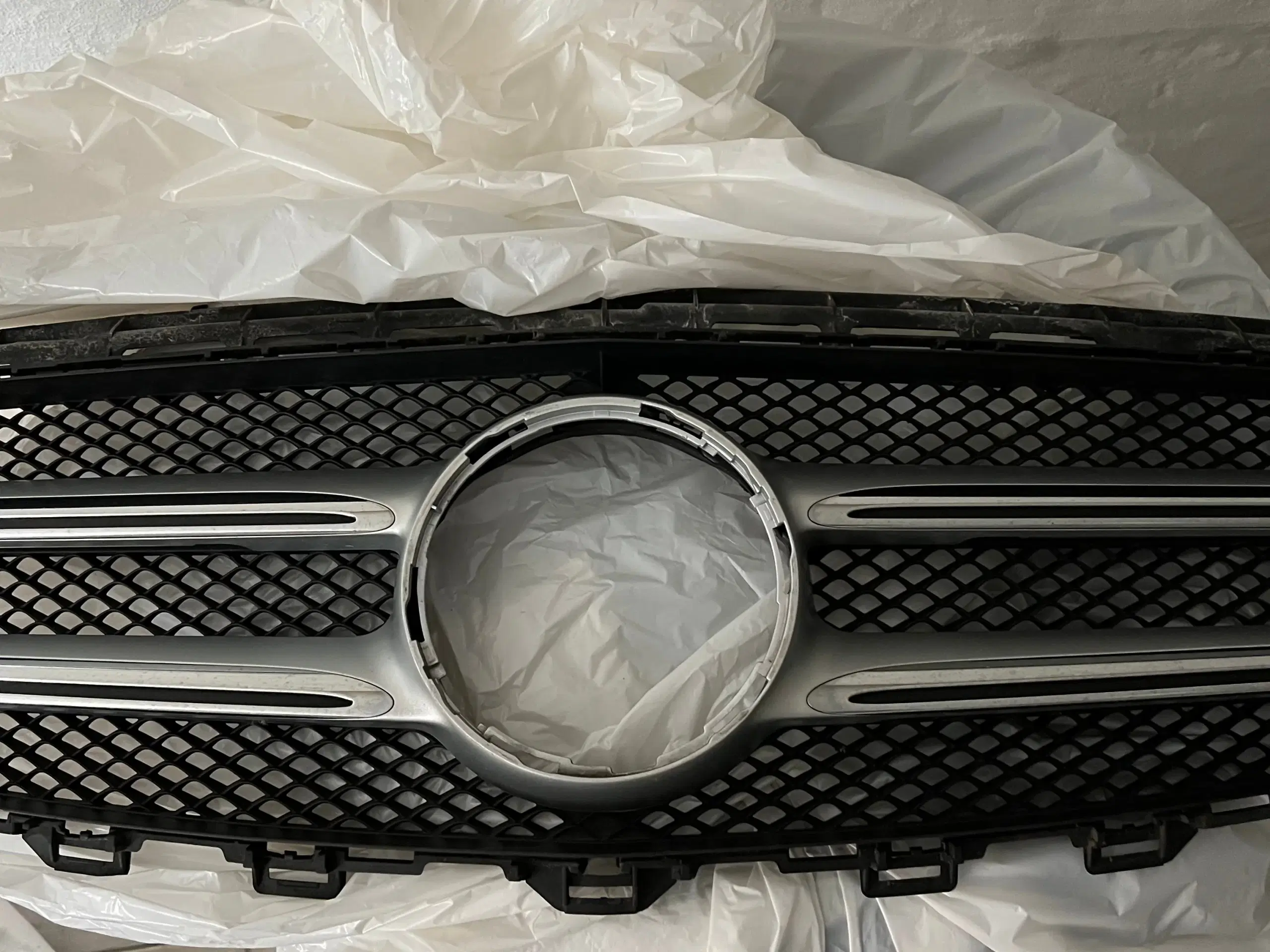 Mercedes E220 årgang 2017 original frontgrill