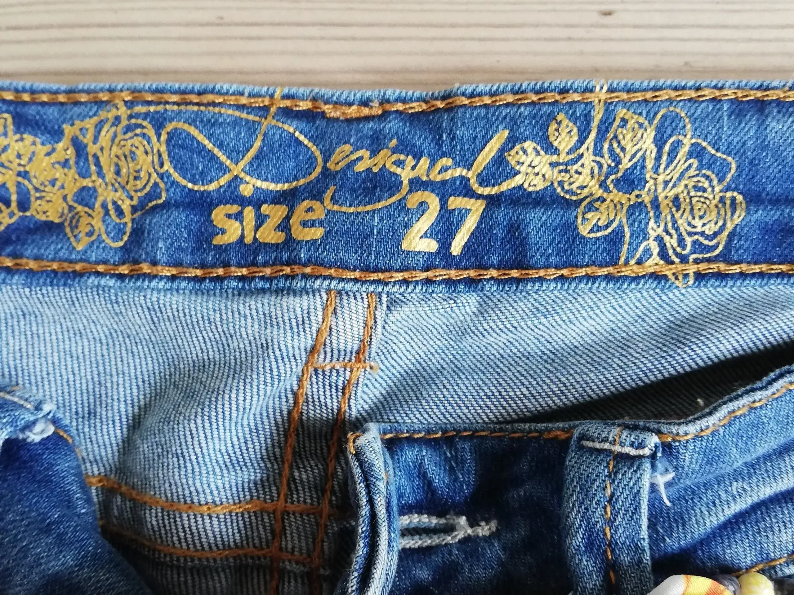 Jeans med  blomster