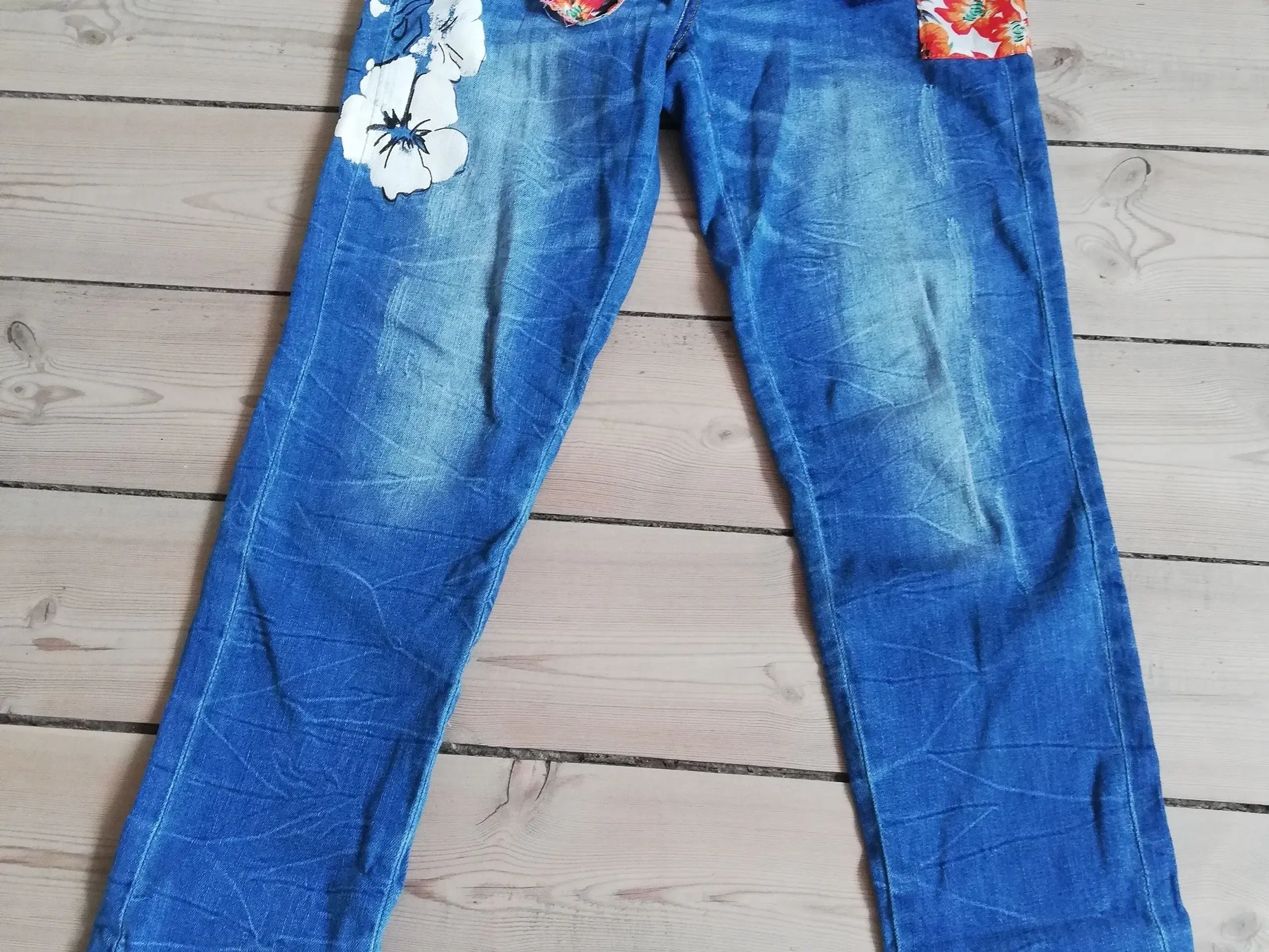 Jeans med  blomster