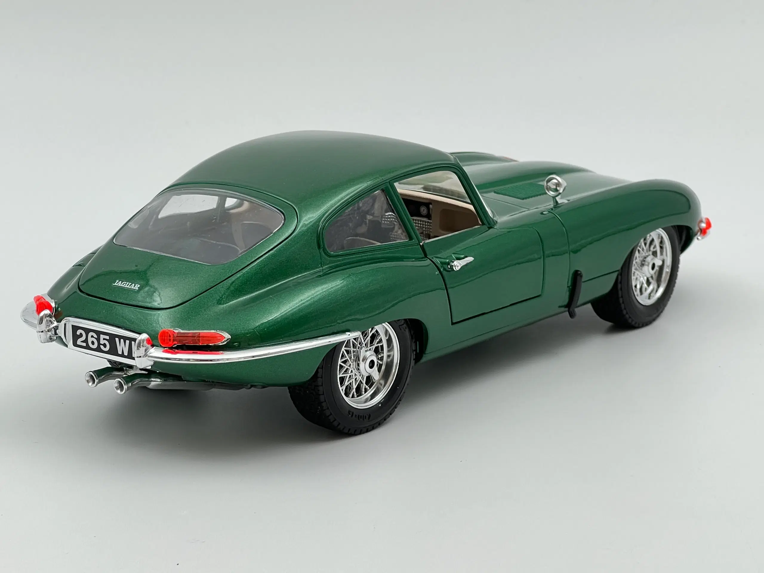 1961 Jaguar E-Type Coupe - 1:18