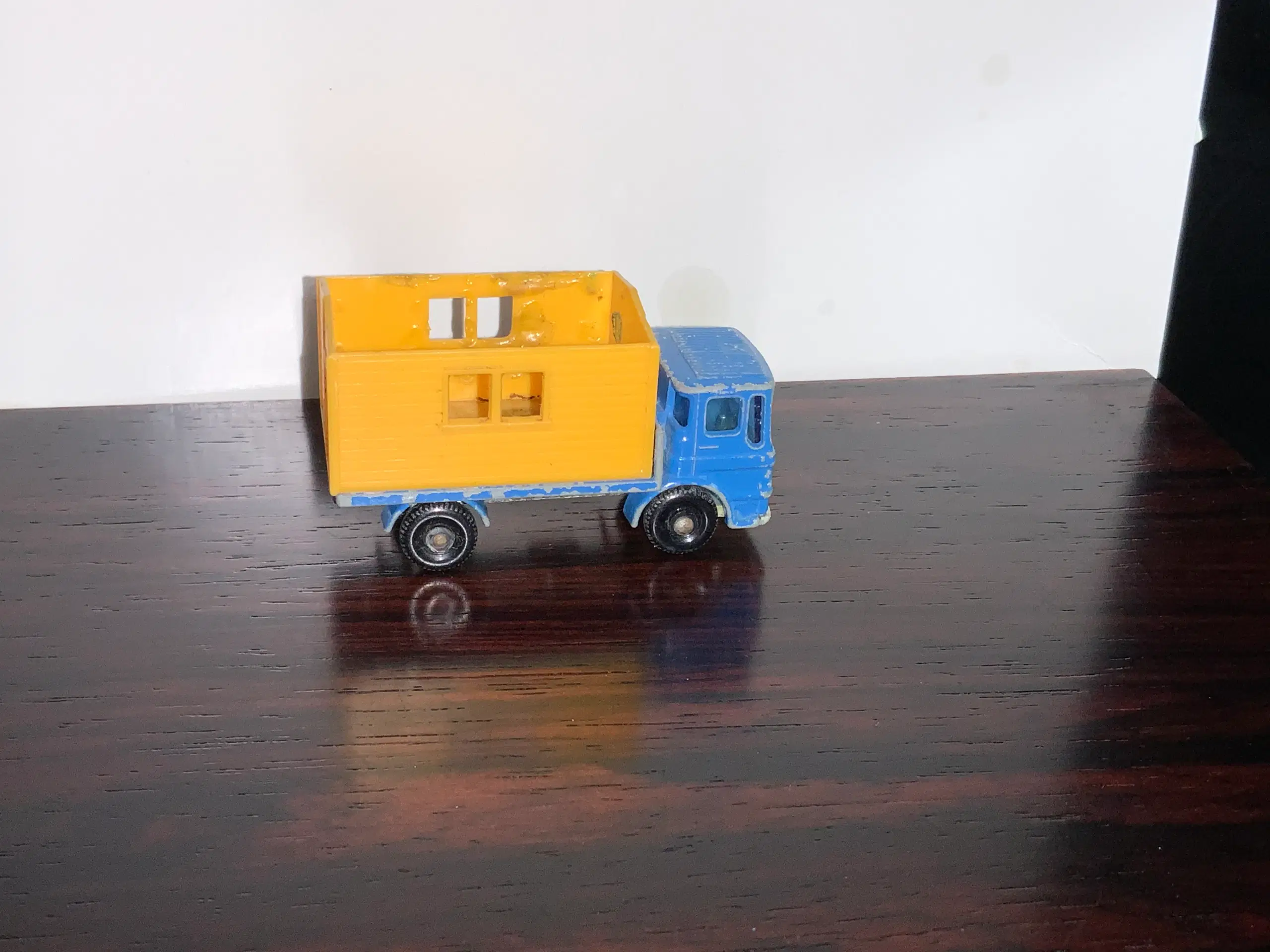 Matchbox no 60 Leyland Site Hut Truck