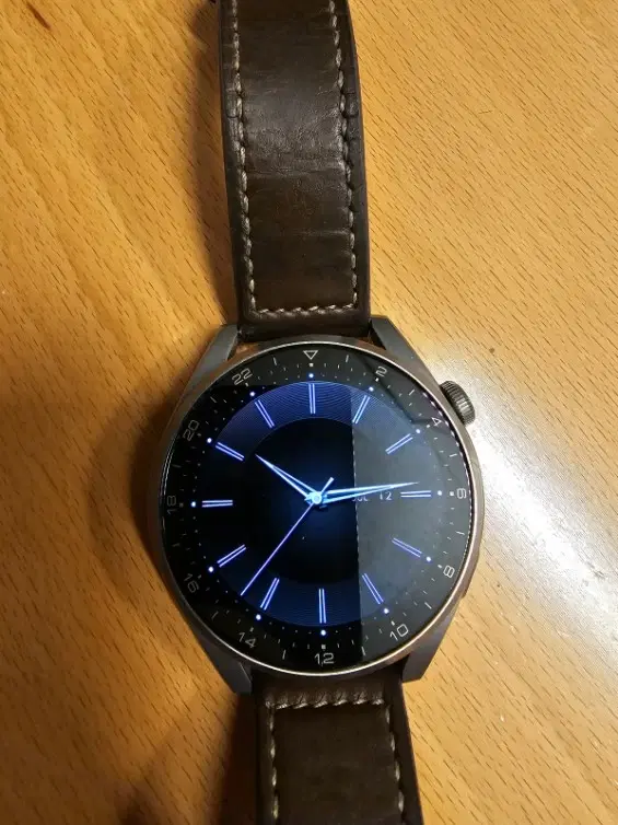 Lækkert smartwatch Huawei 3 PRO 235