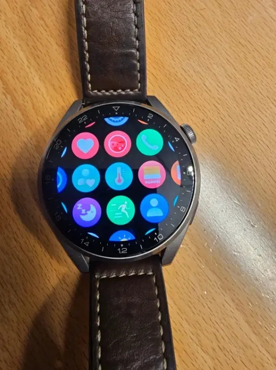 Lækkert smartwatch Huawei 3 PRO 235