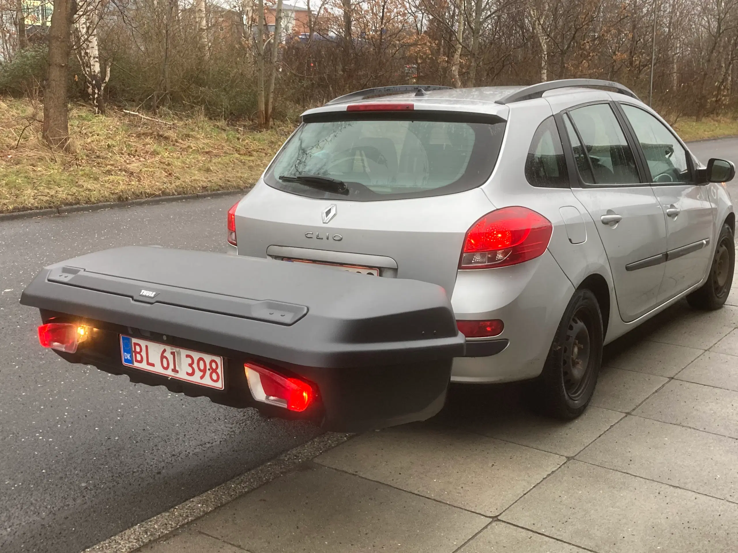 Bagageboks bag på bilen udlejes