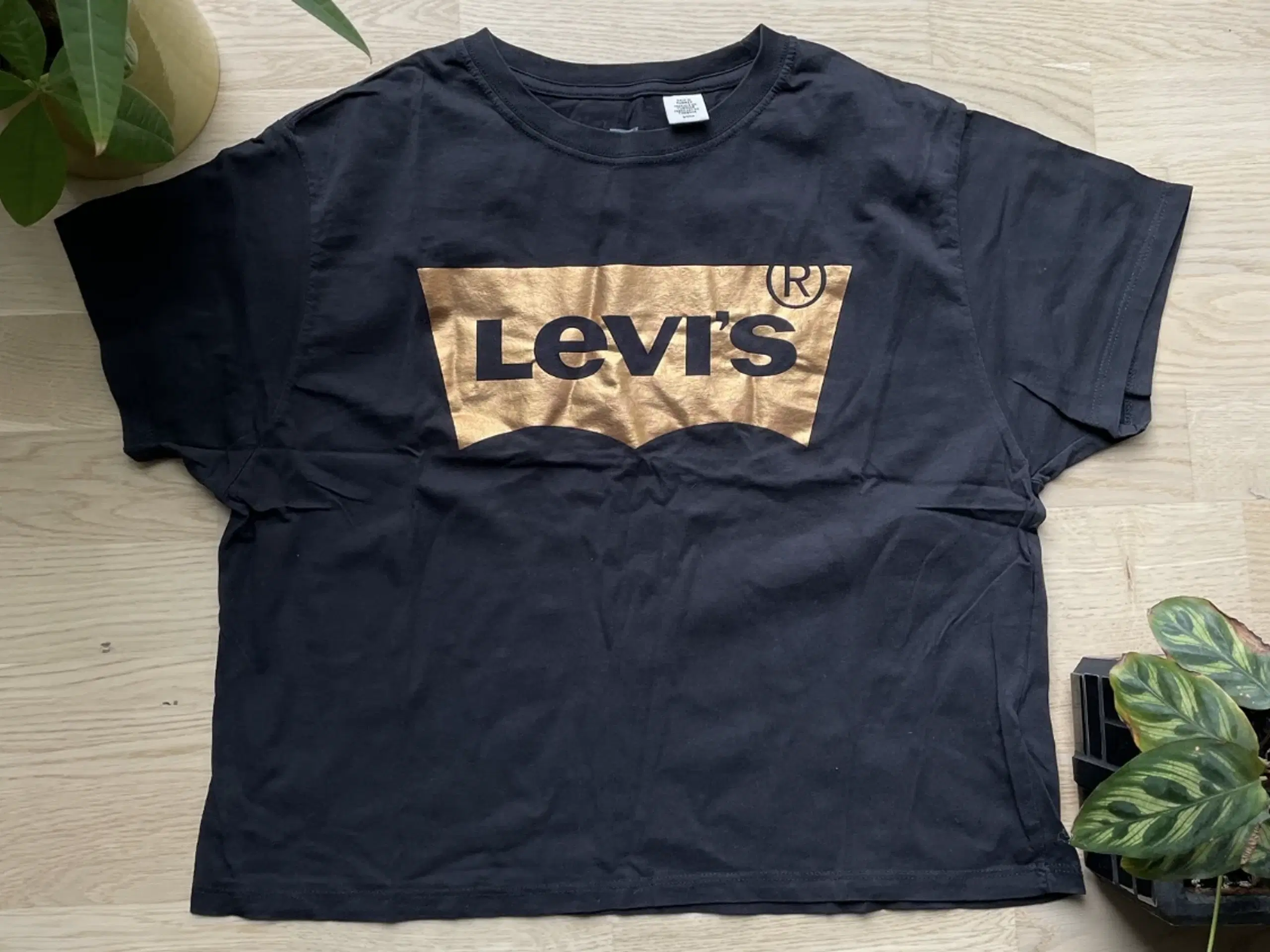 Levi’s tshirt sort med kobber logo