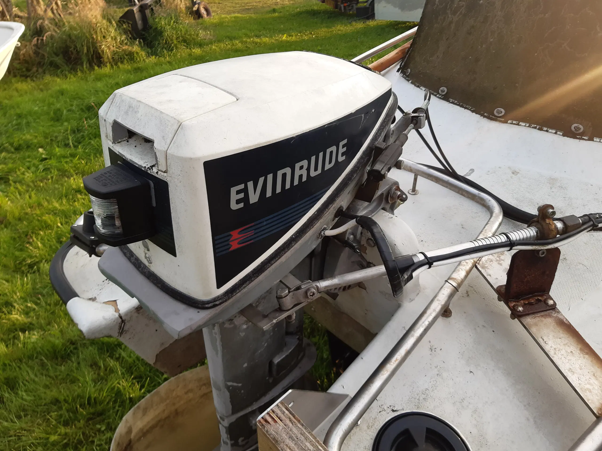 Mopa inkl Evinrude motor og Brenderup bådtrailer