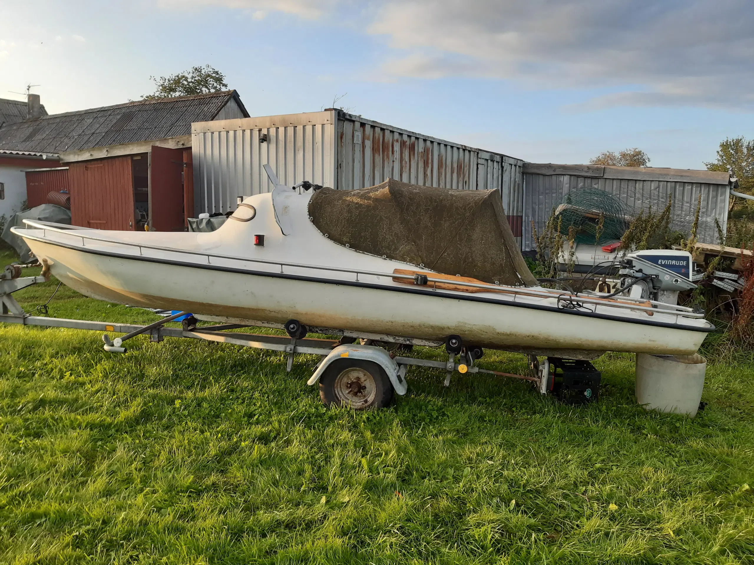 Mopa inkl Evinrude motor og Brenderup bådtrailer