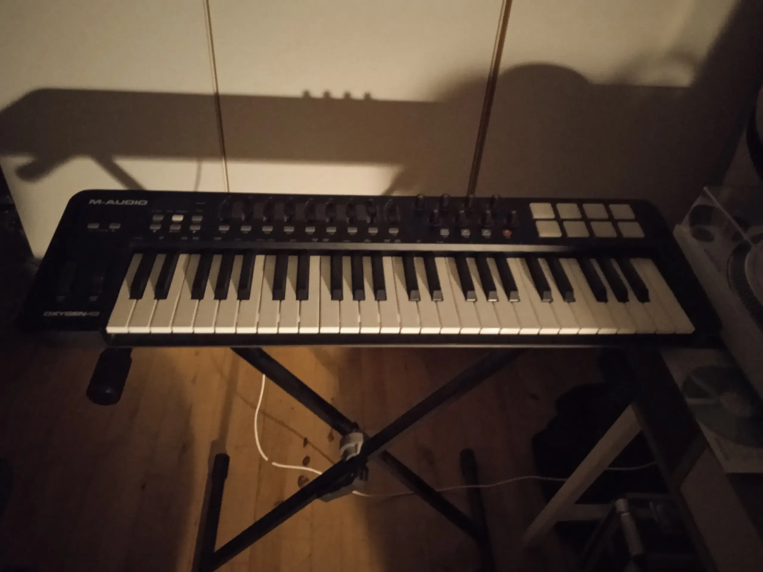 Midi keyboard sælges