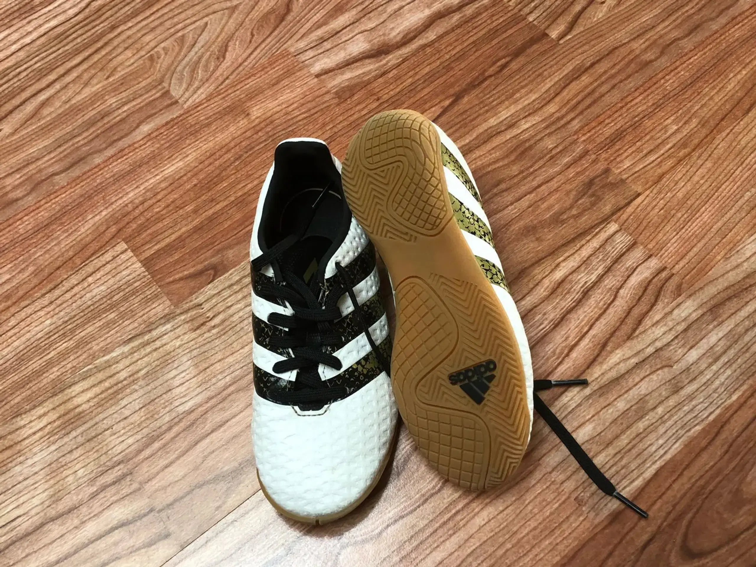 Adidas sko