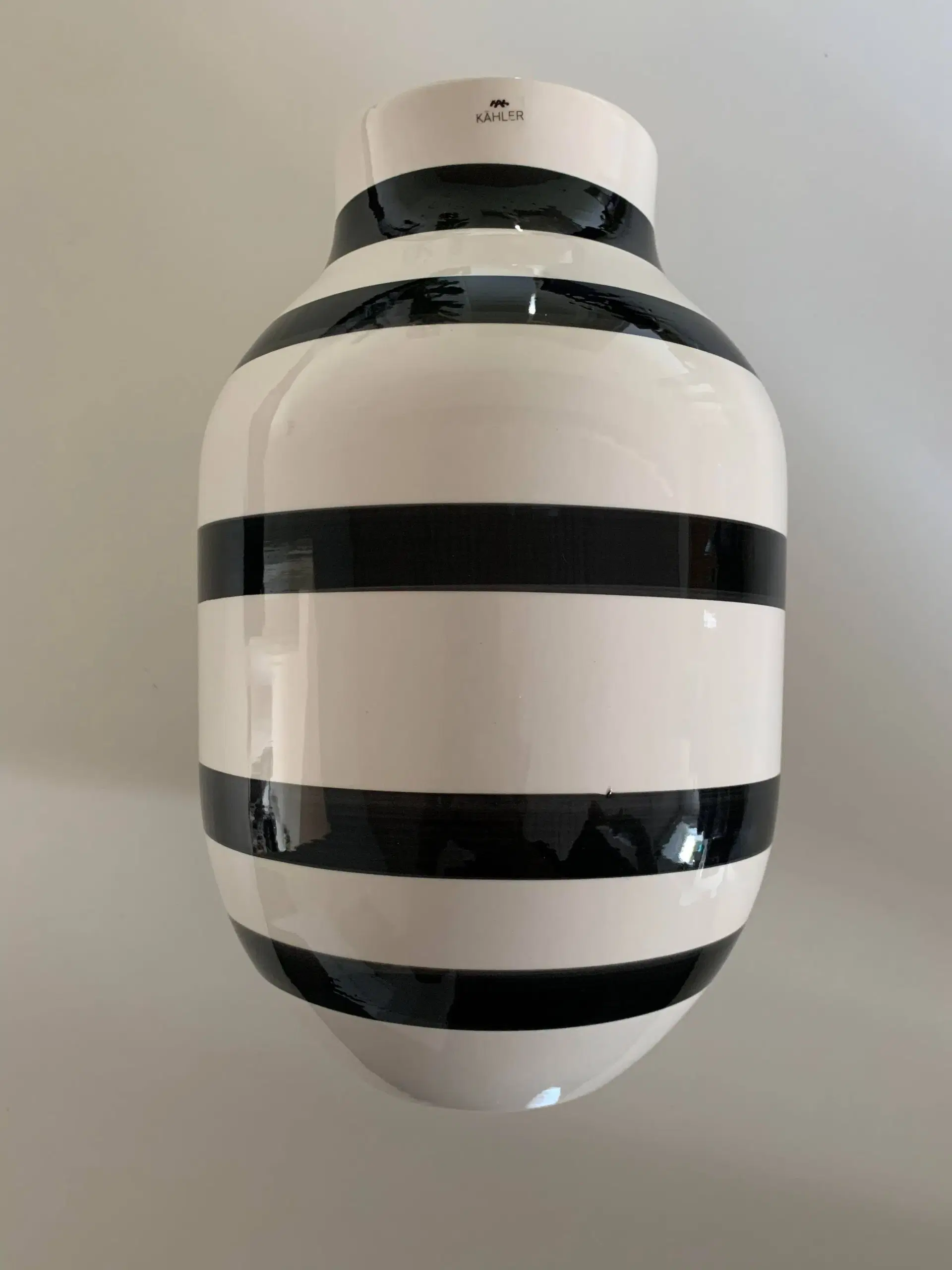 Kähler Omaggio vase 31 cm hvid/sort