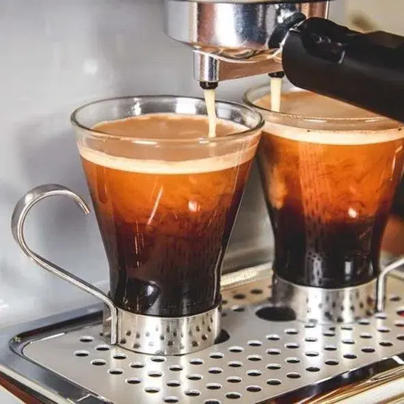 Espressomaskine med mælkeskummer Swan Retro