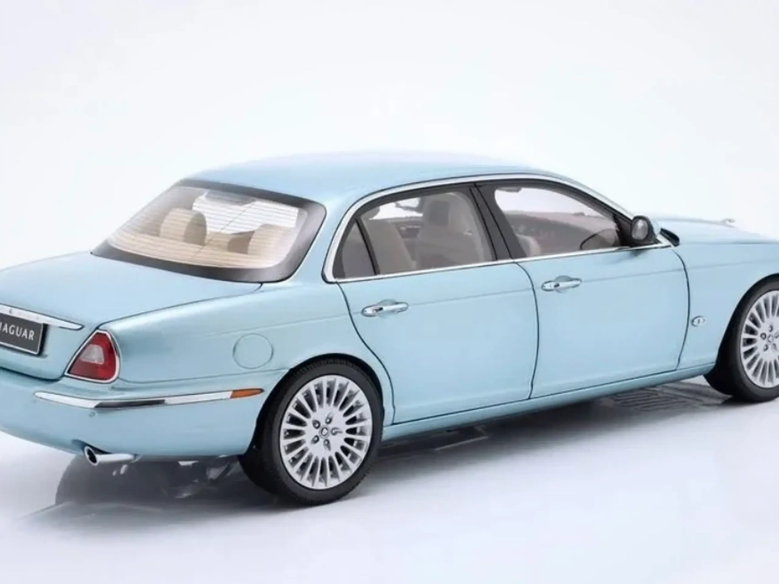 1:18 Jaguar XJ6(X350)