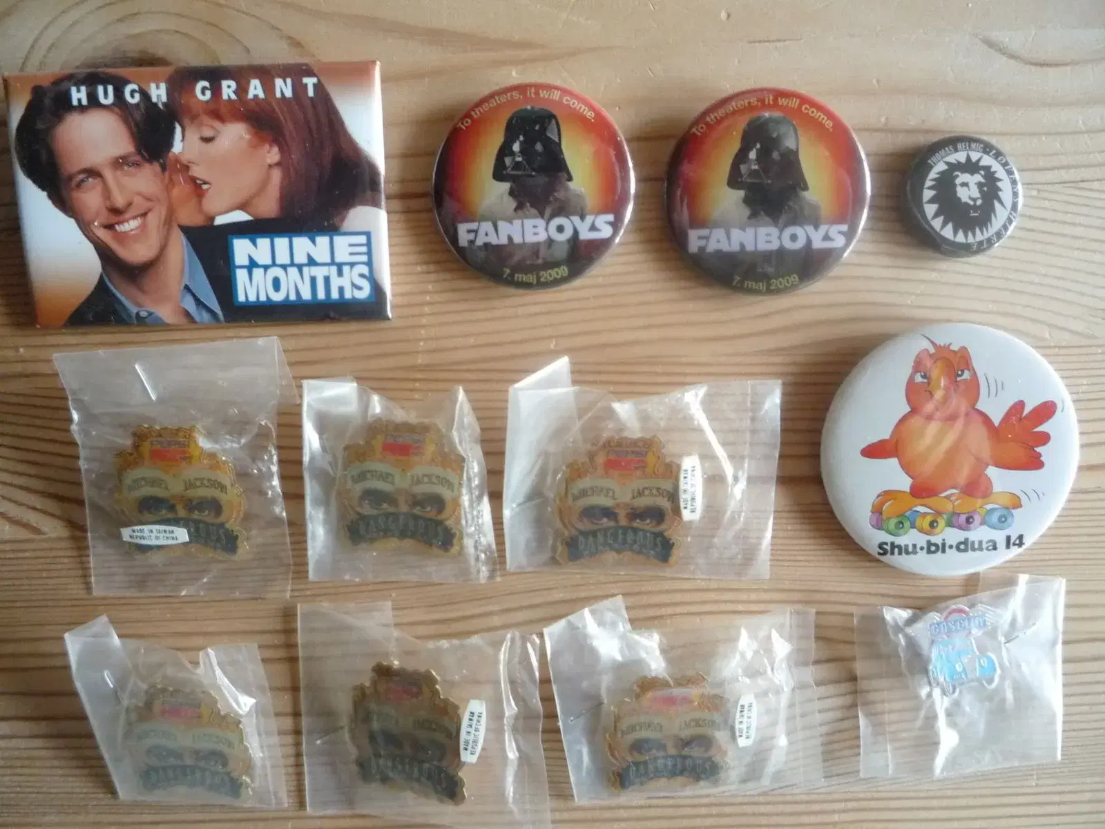 Badges pins emblemer og reflekser