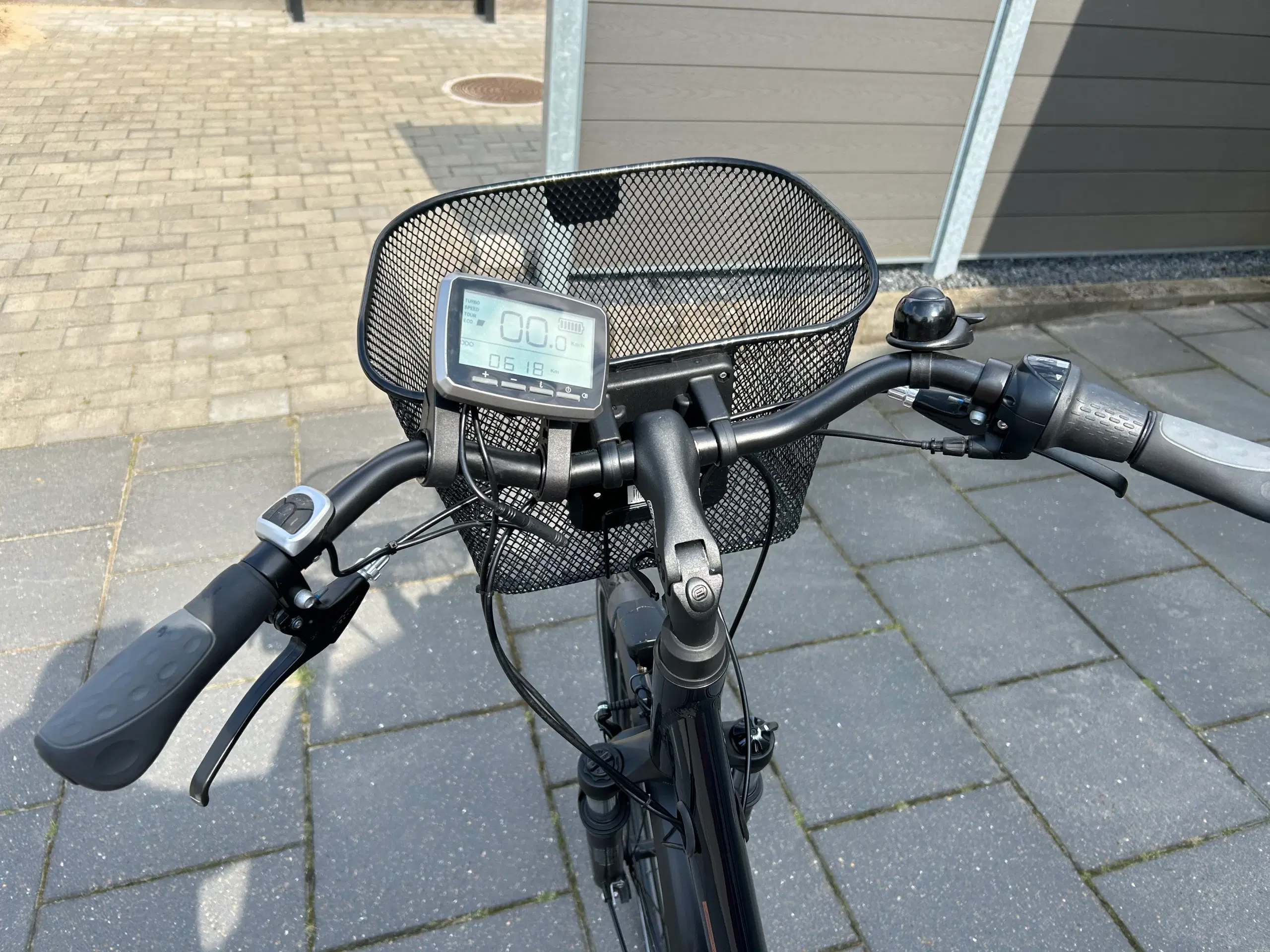 næsten ny tysk elcykel