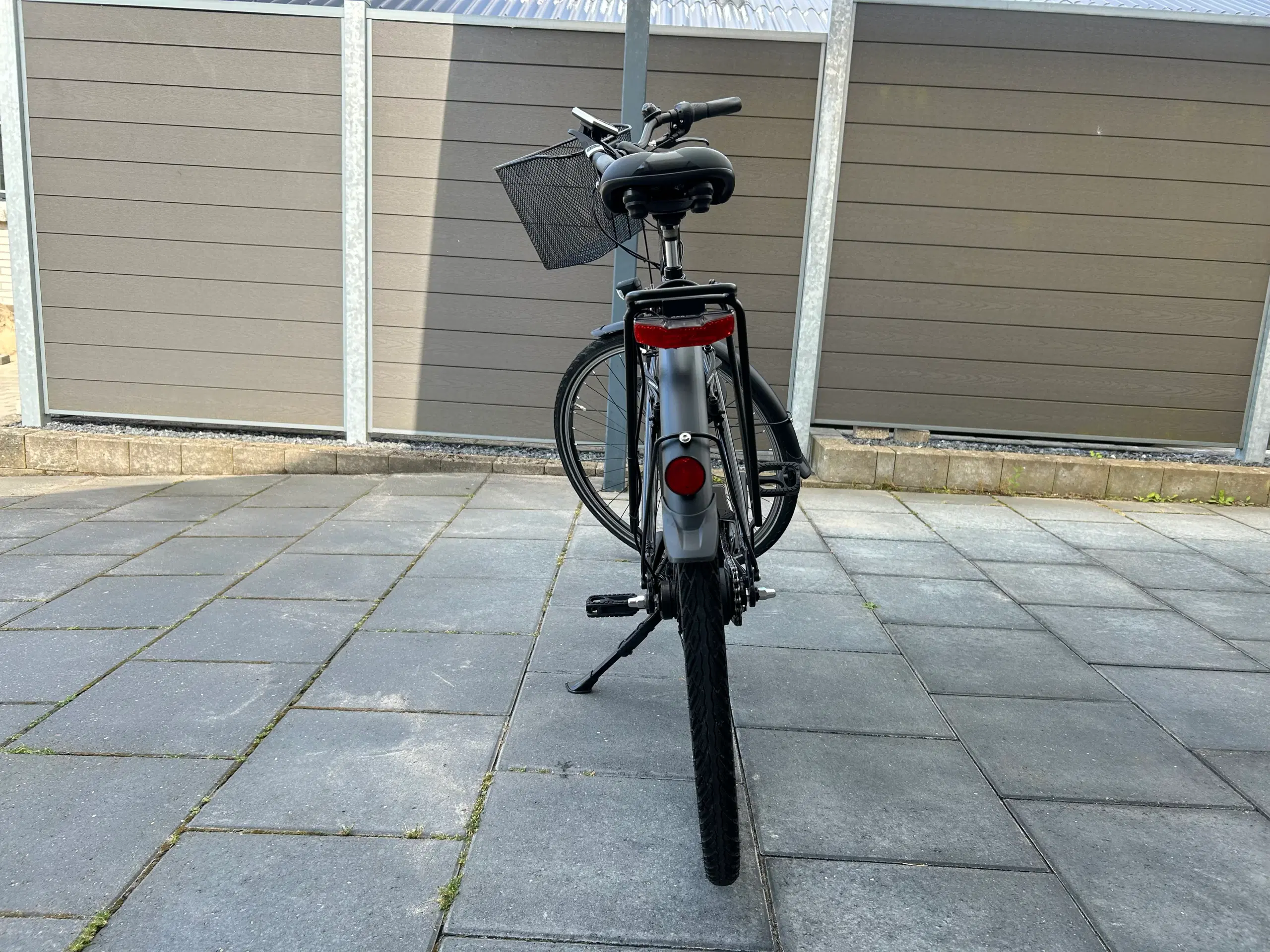 næsten ny tysk elcykel