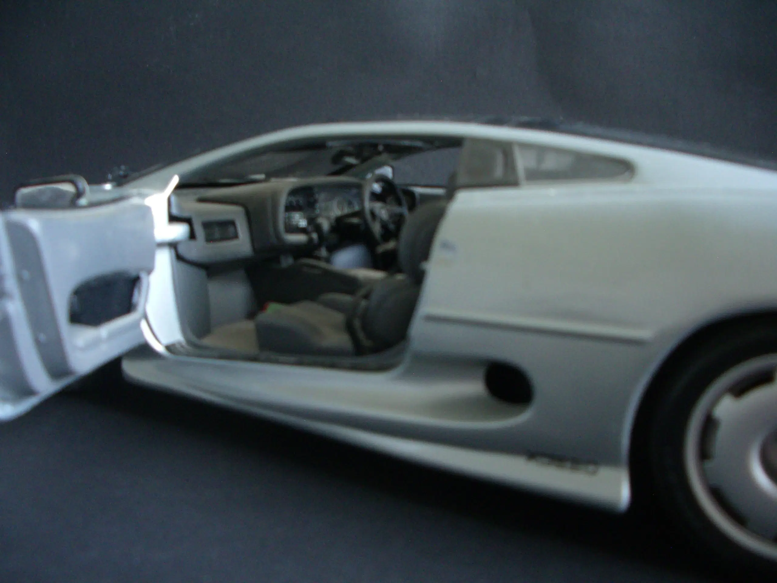 Jaguar XJ 220 1:12