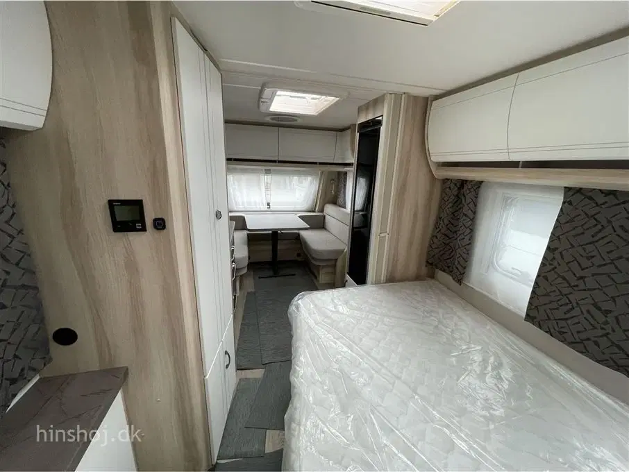 2024 - Hobby De Luxe 495 WFB   Dejlig vogn med stort toiletrum med brus fra Hinshøj Caravan A/S
