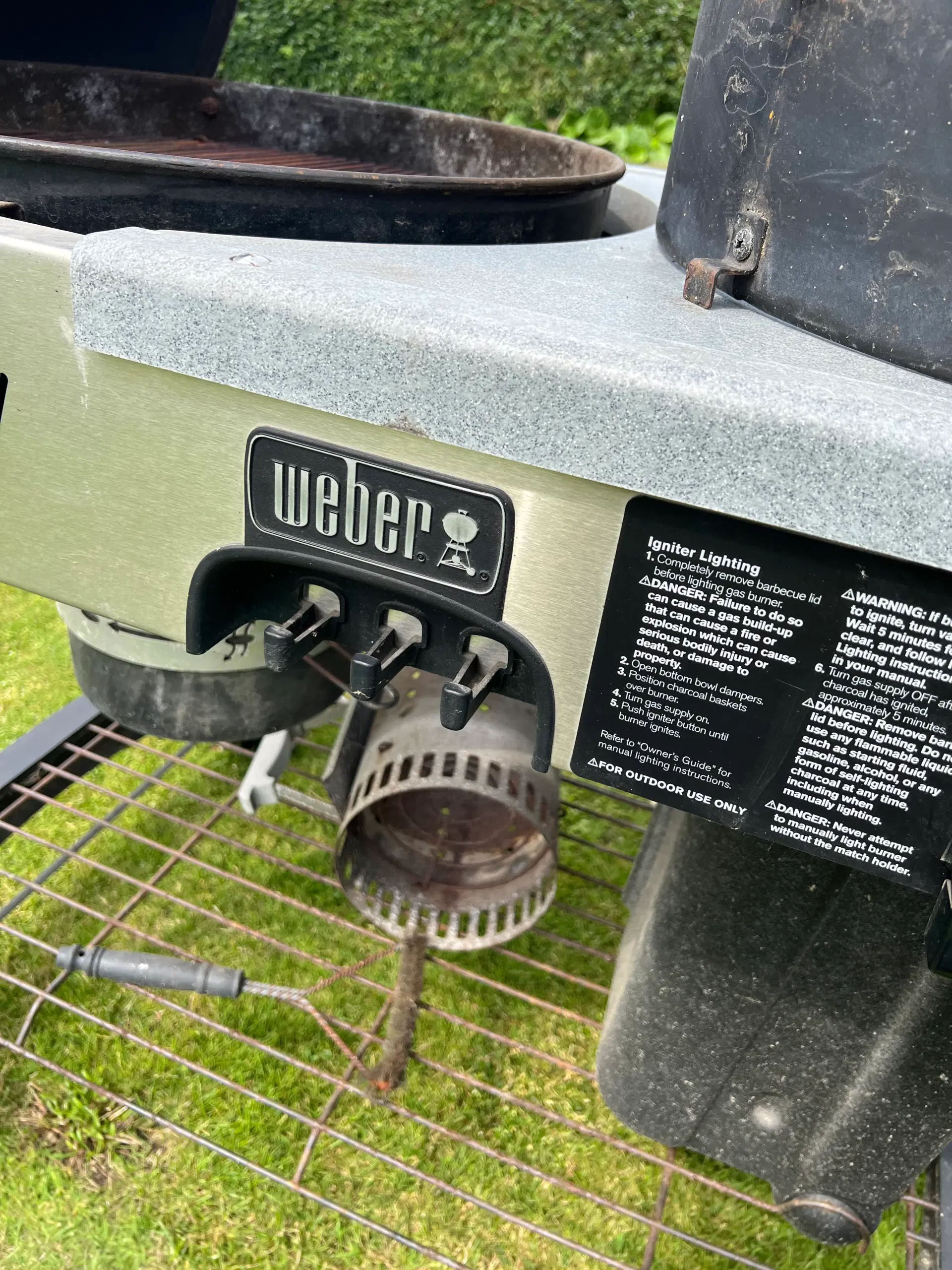 Weber kuglegrill med bord