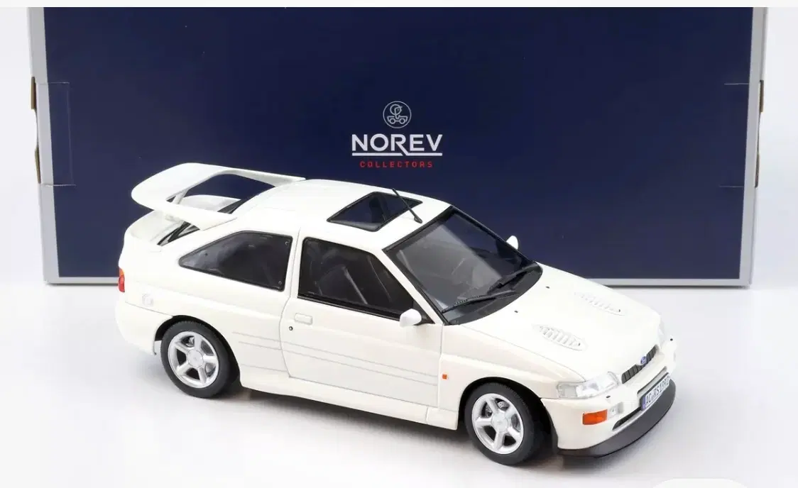 1:18 Ford Escort RS Cosworth 1992