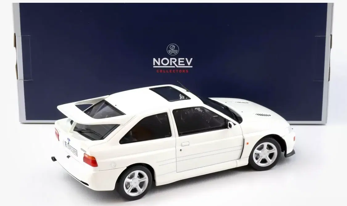 1:18 Ford Escort RS Cosworth 1992