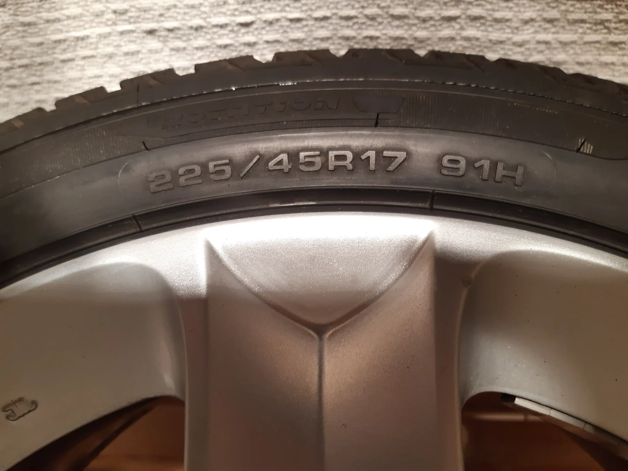 PEUGEOT : Vinterdæk+Alufælge 17" 225 / 45 / R17