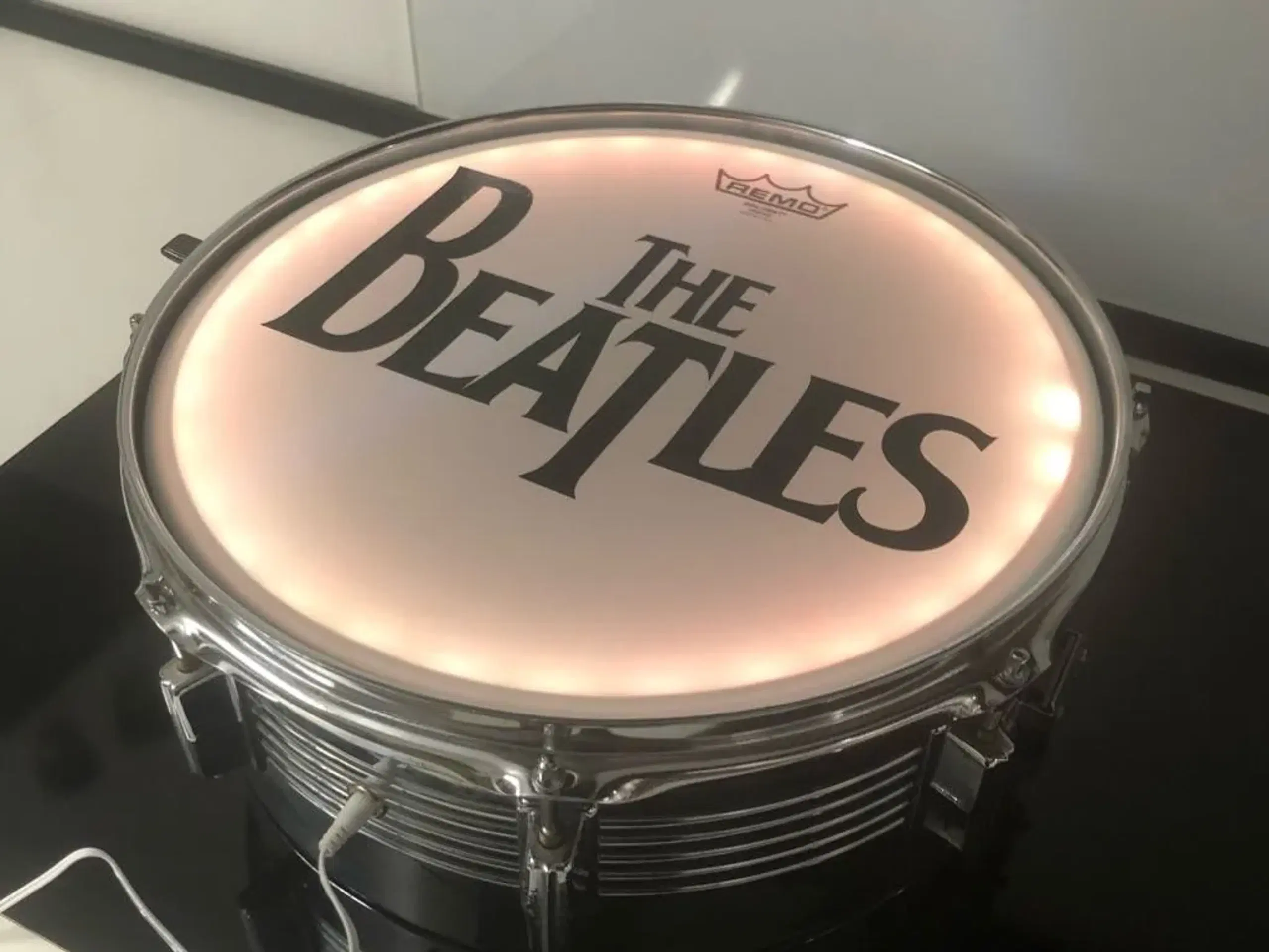 App styret Snare Drum Beatles lampe