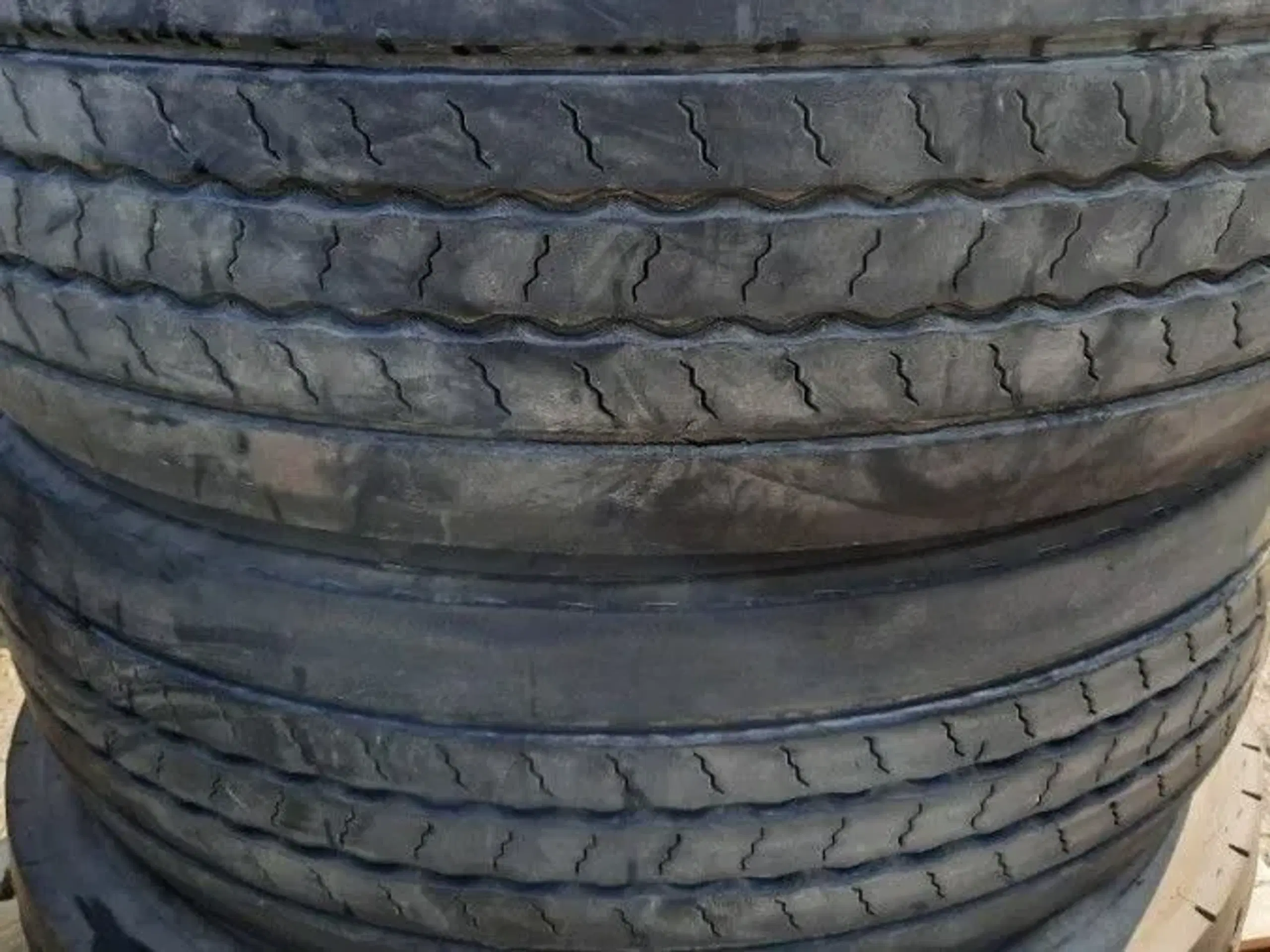 Lastvognsdæk 315/70 R225