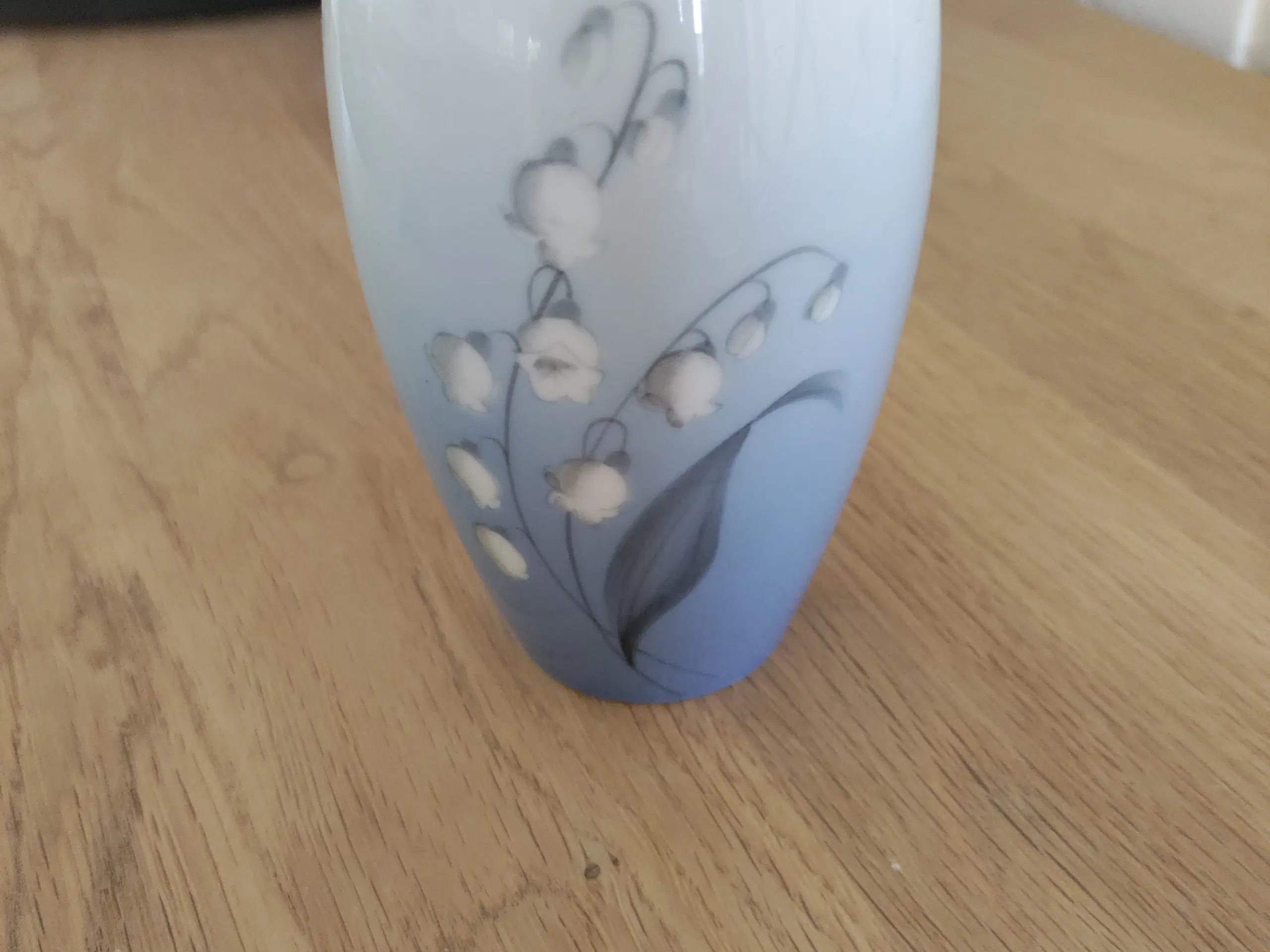 Liljekonval, vase