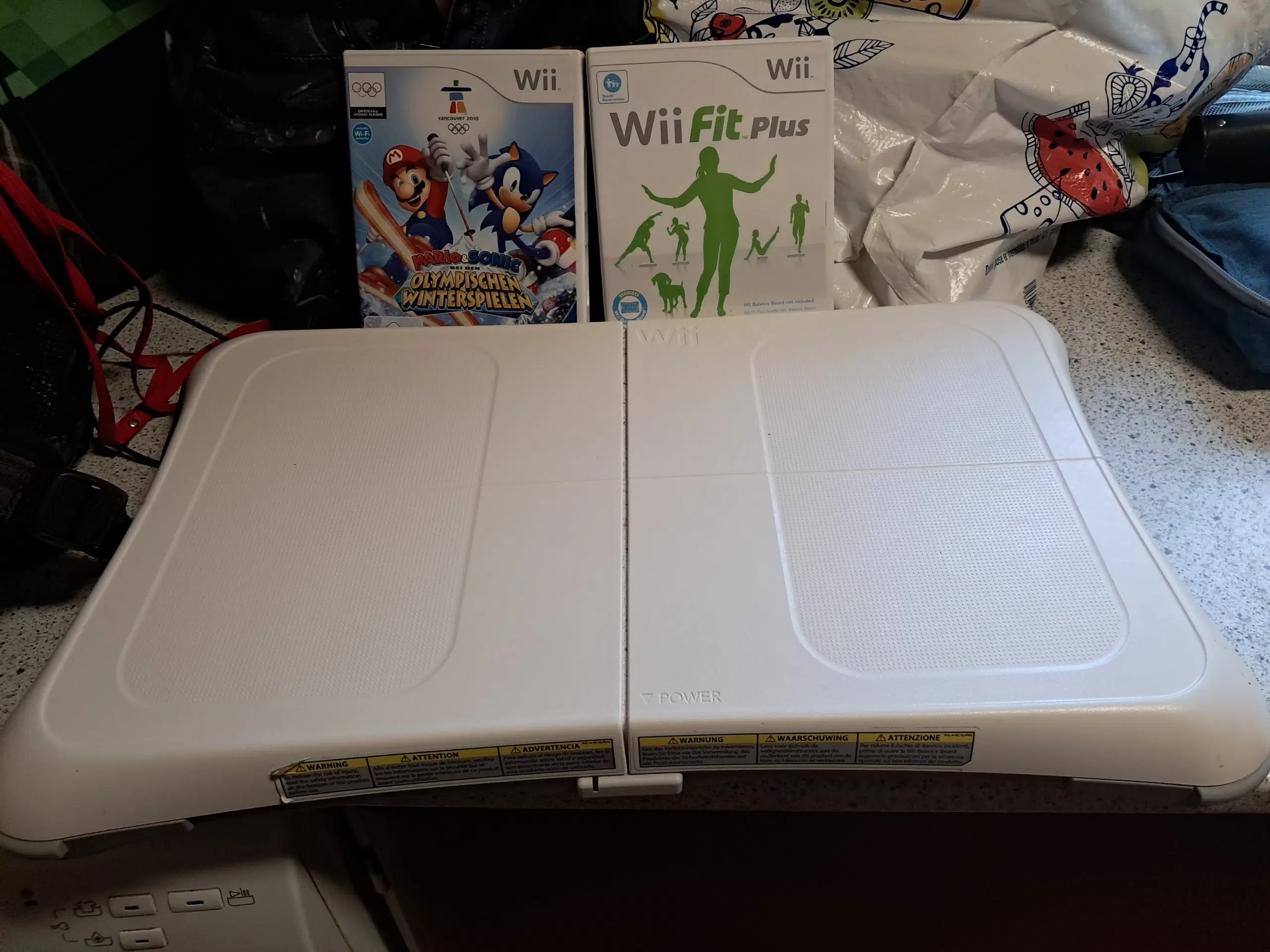 Wii board med Wii fit plus og Mario og Sonic