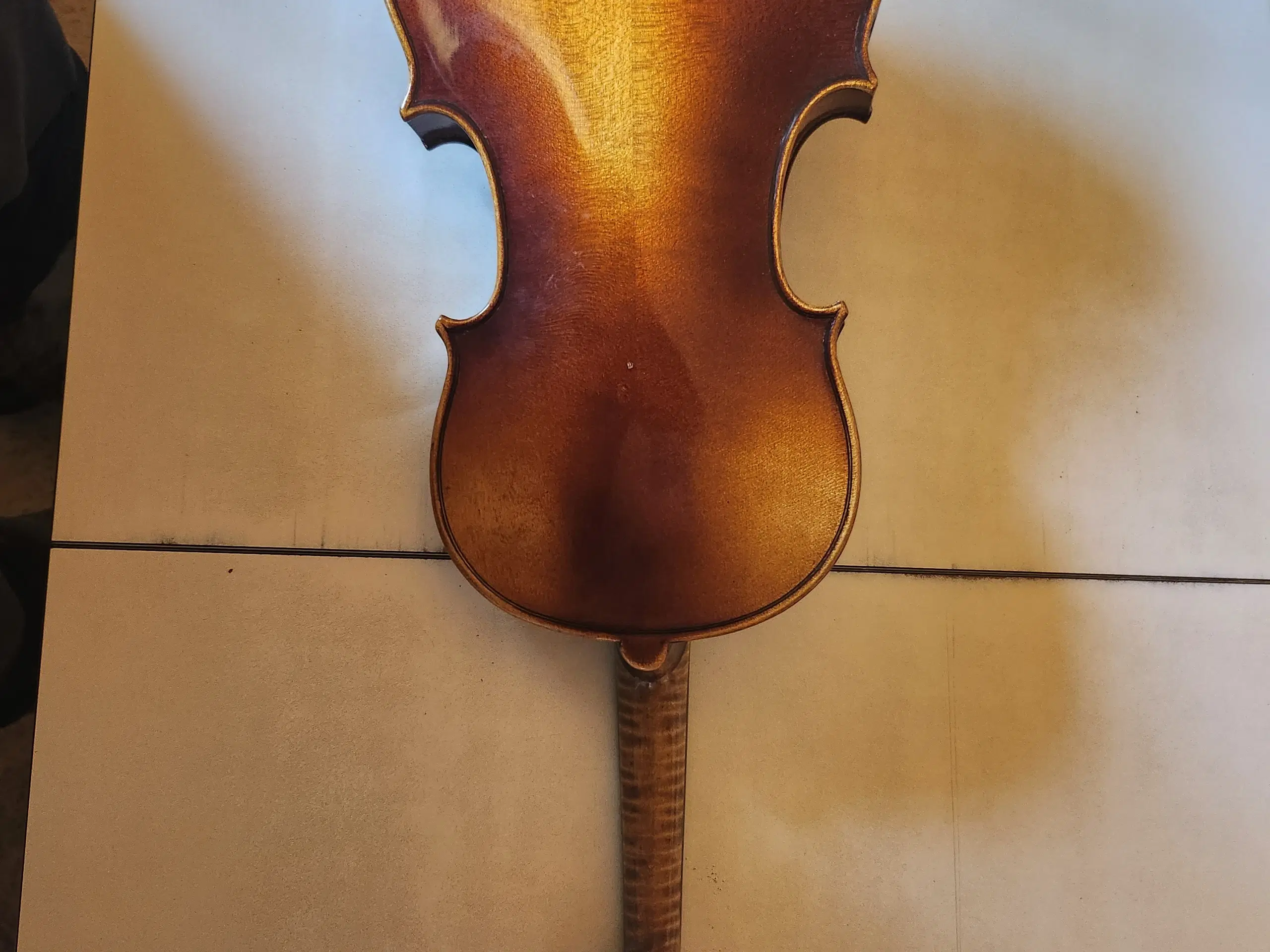 Violin sælges