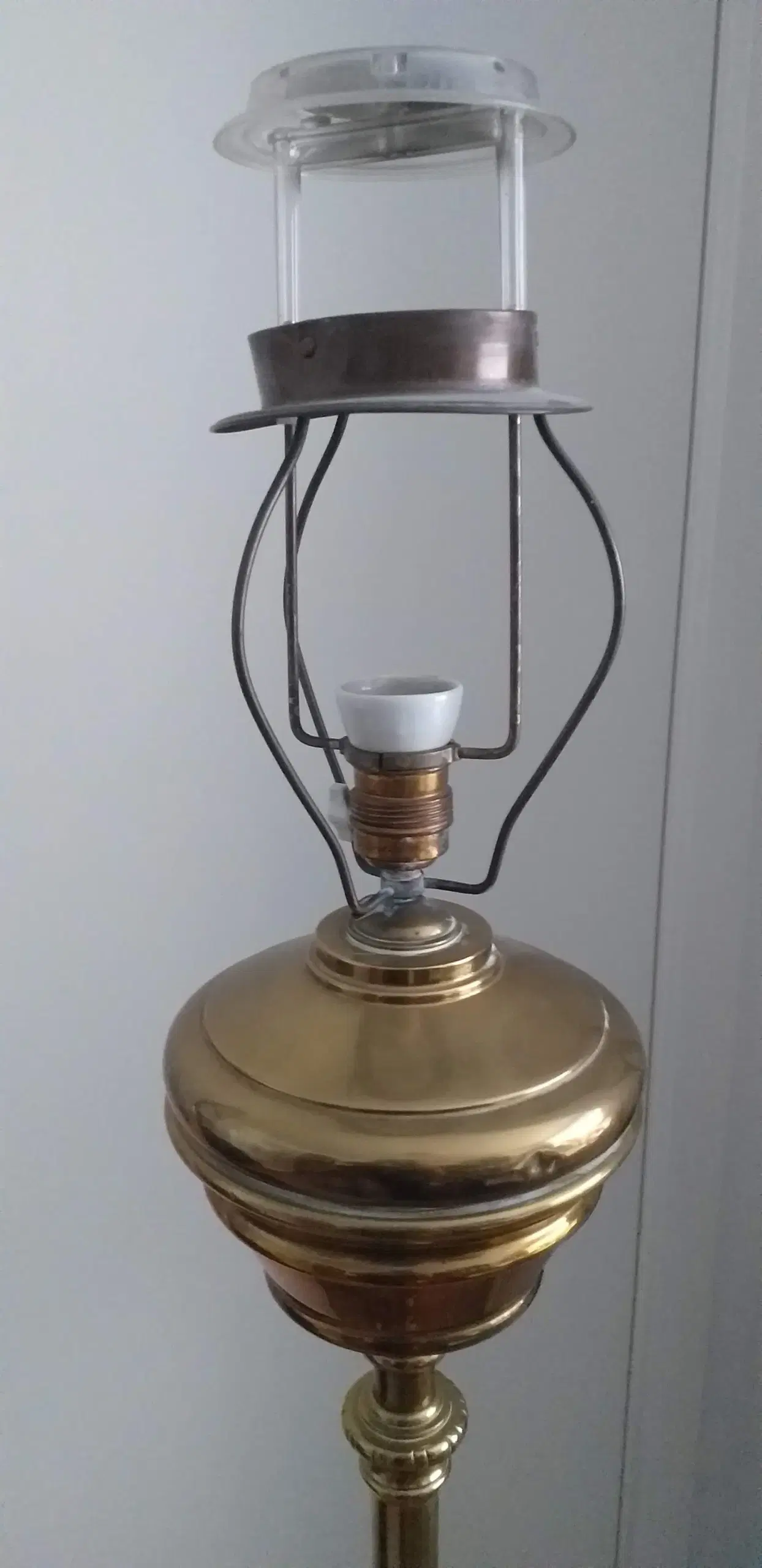 Omdannet standerlampe (giv et bud)