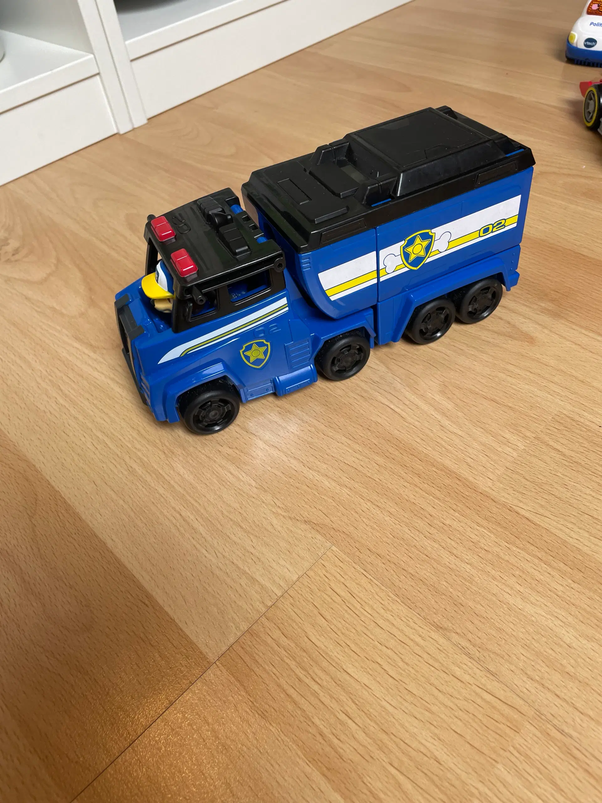 Legetøj ( Paw patrol p-hus med biler osv)