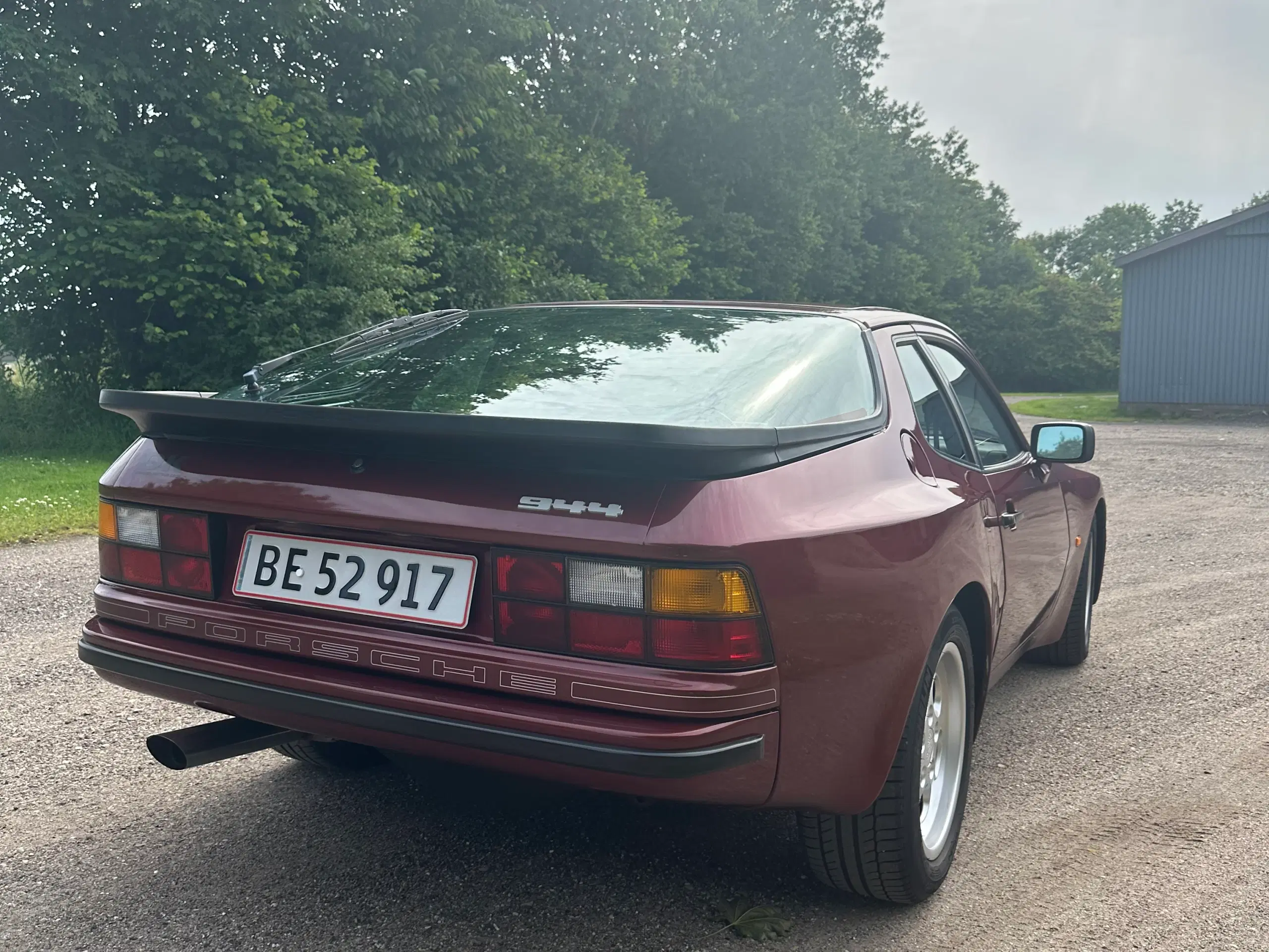 Porsche 944