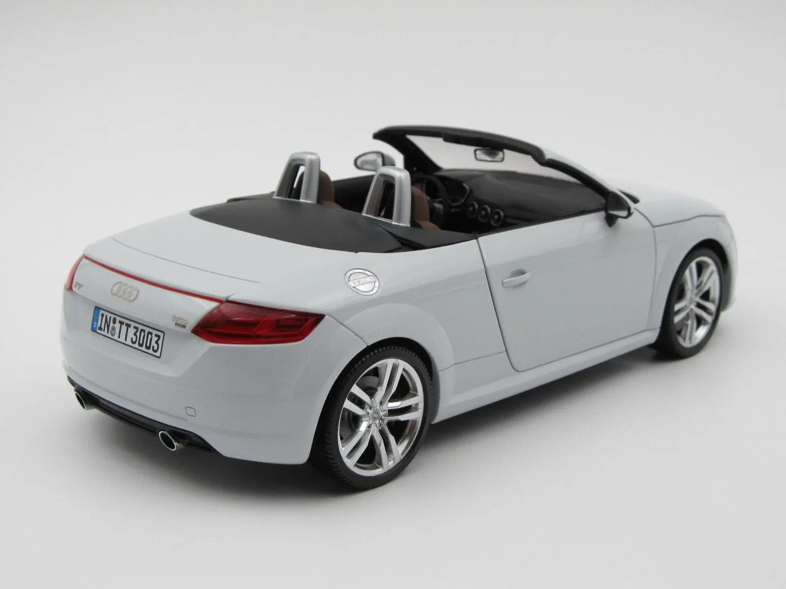 2014 Audi TT Roadster 1:18  -  MINICHAMPS