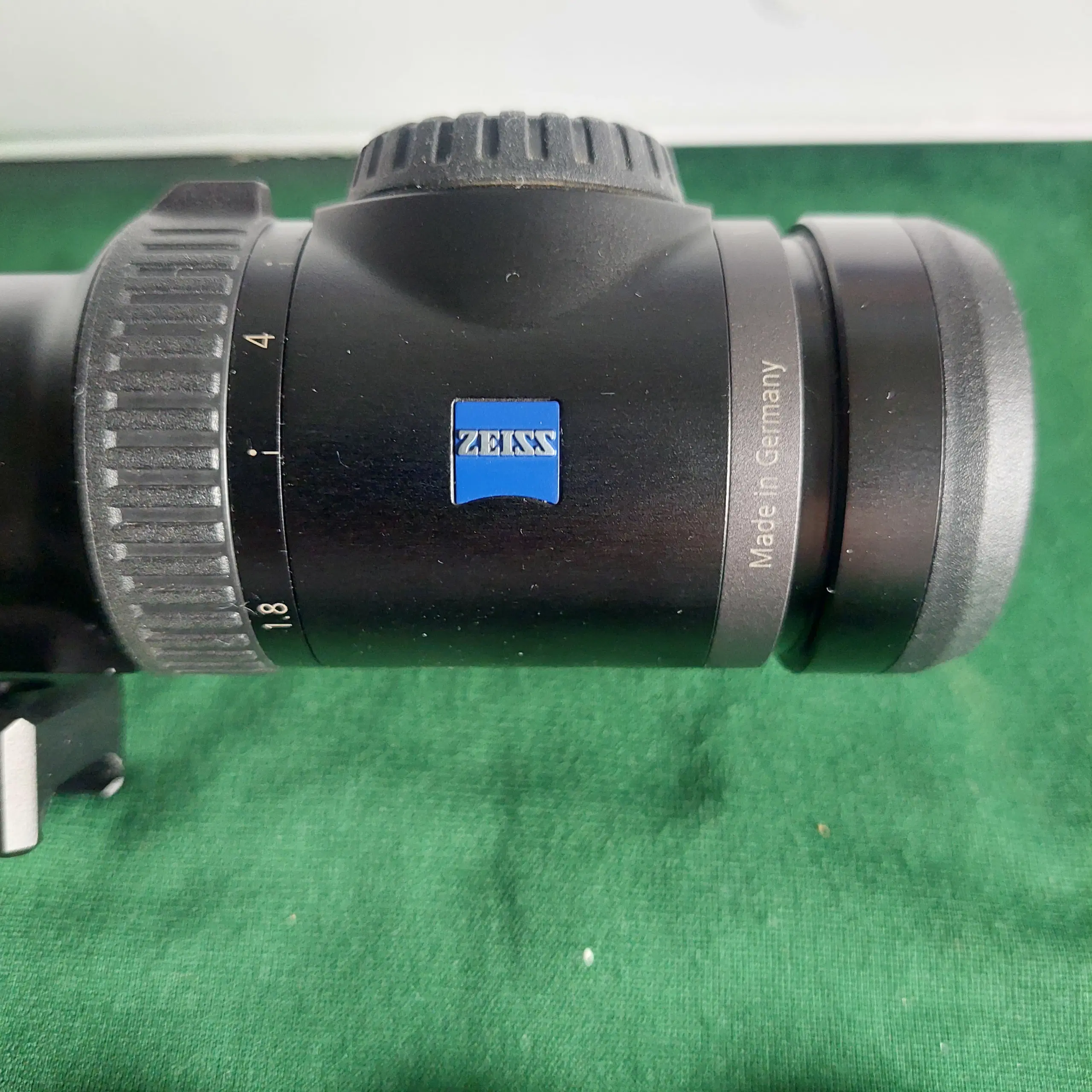 Zeiss V8 18-14x50