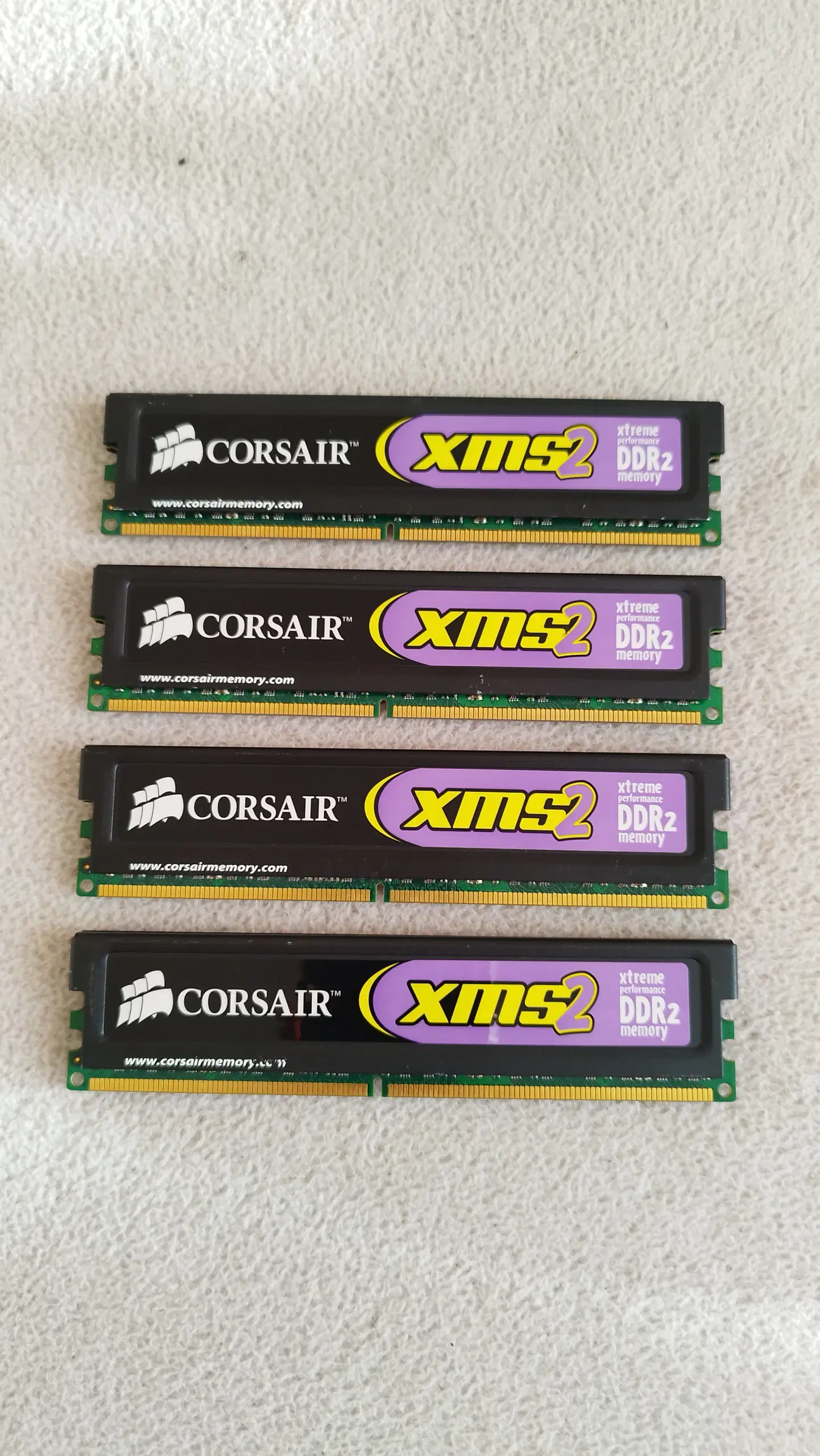 4 x 1 GB Corsair xms2 DDR2 Ram-blokke