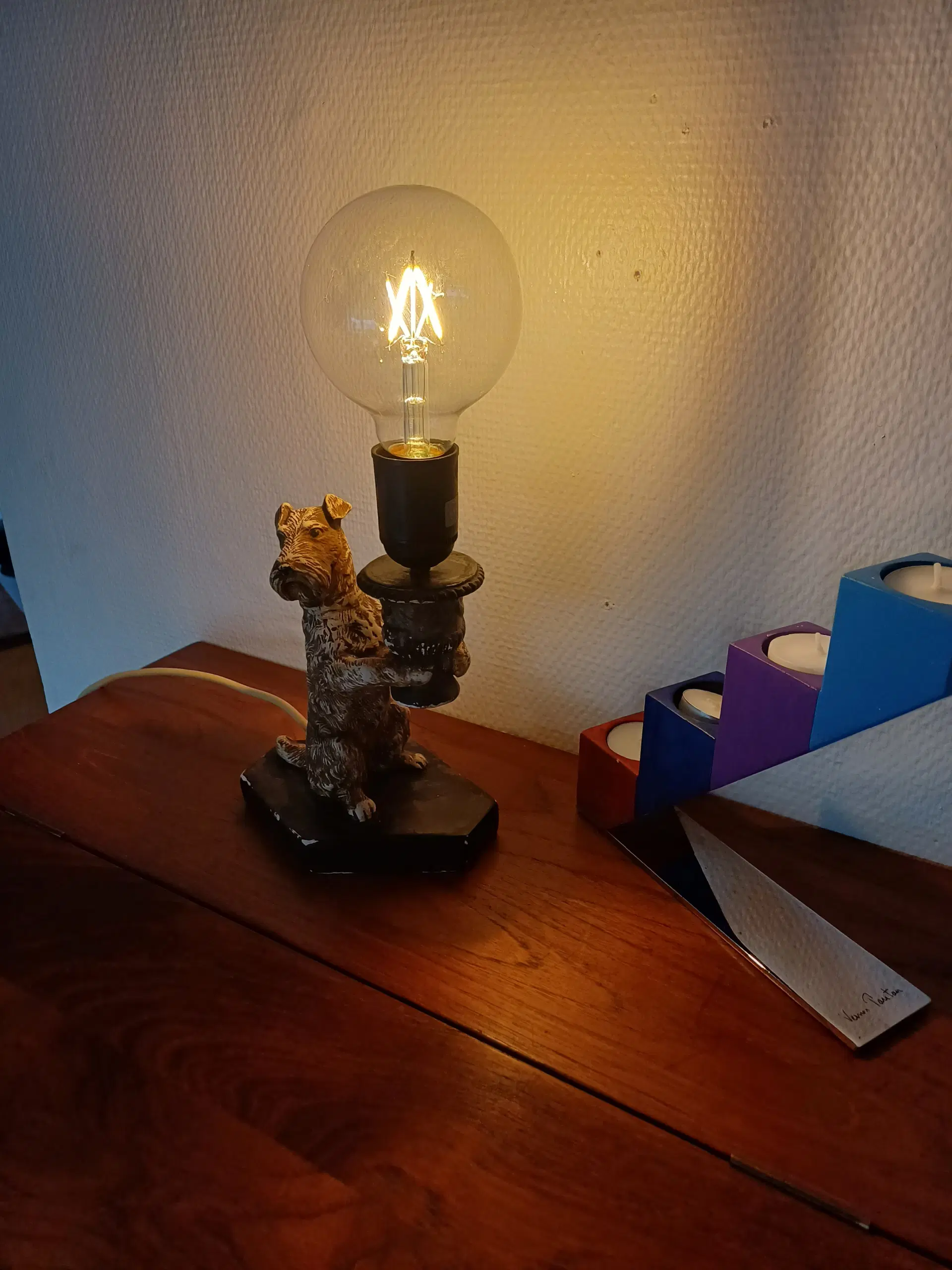 Flot og charmerende hunde lampe