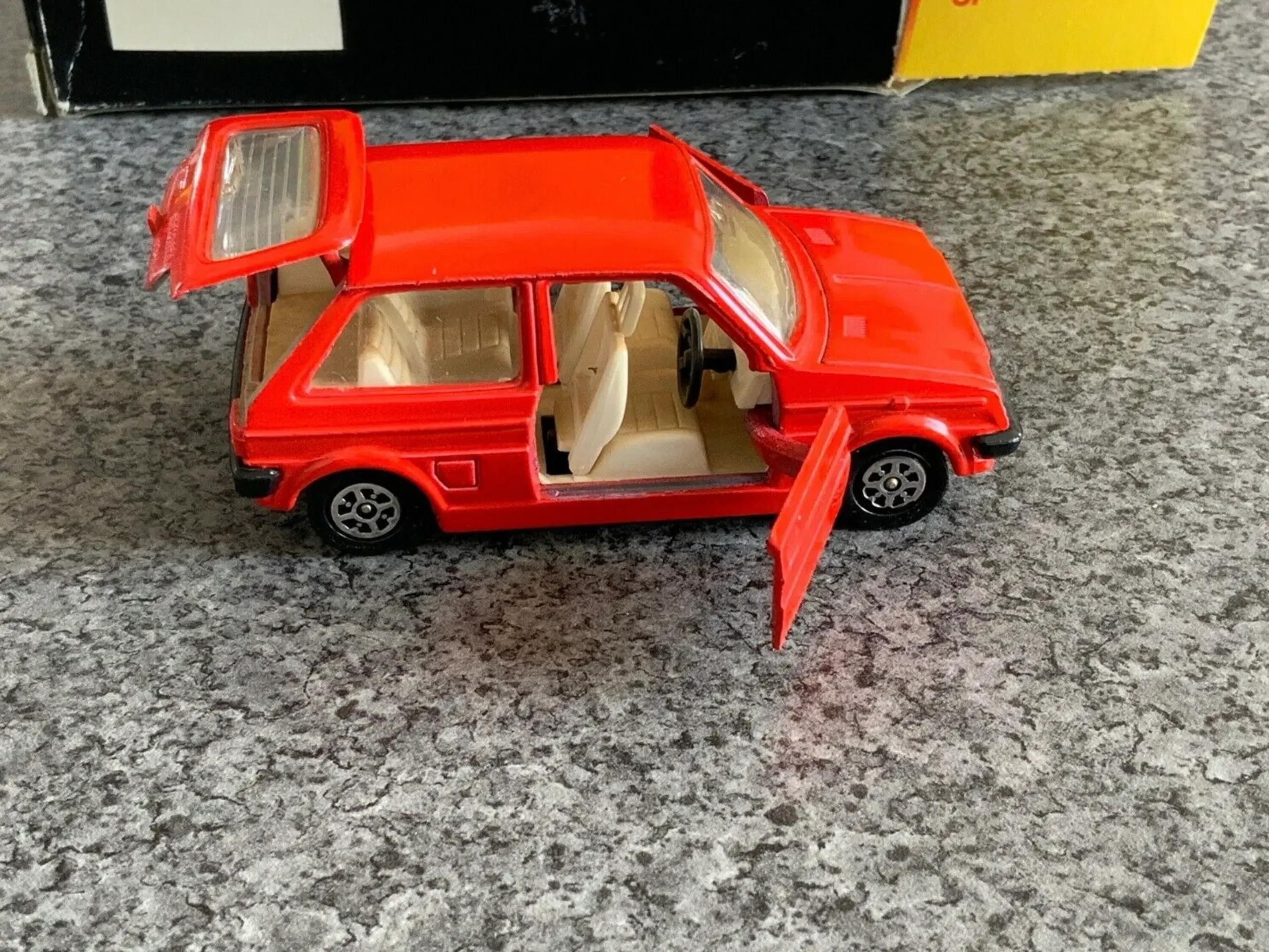 Corgi Toys No 275 Austin Metro