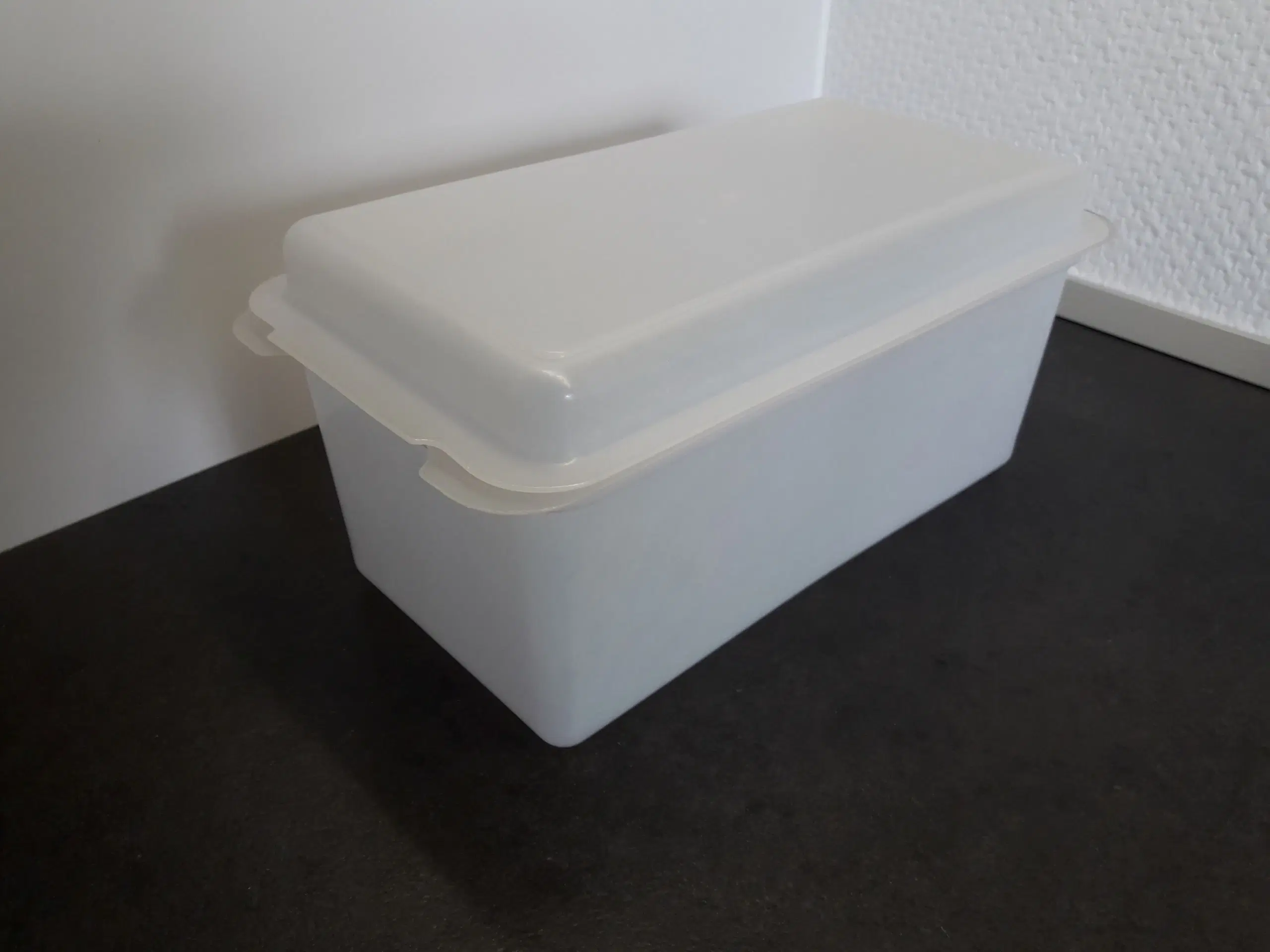 Tupperware stor beholder