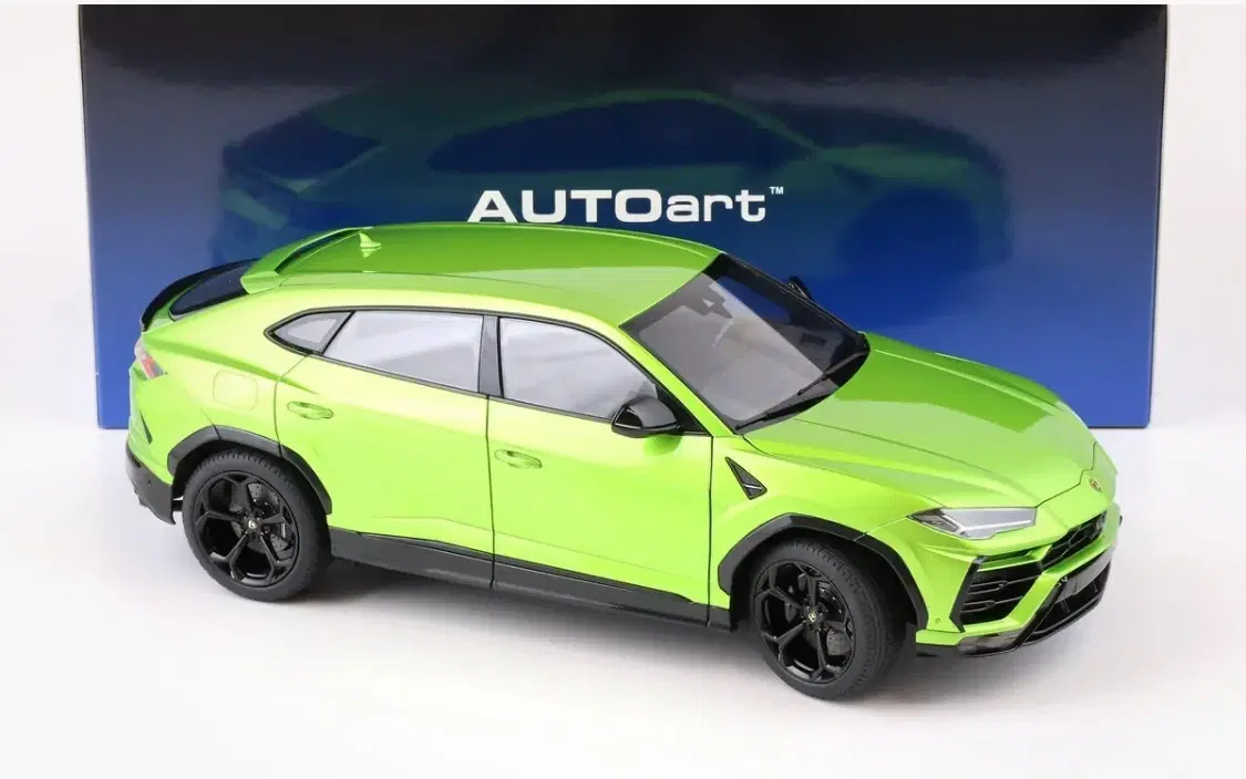 1:18 Lamborghini Urus 2018