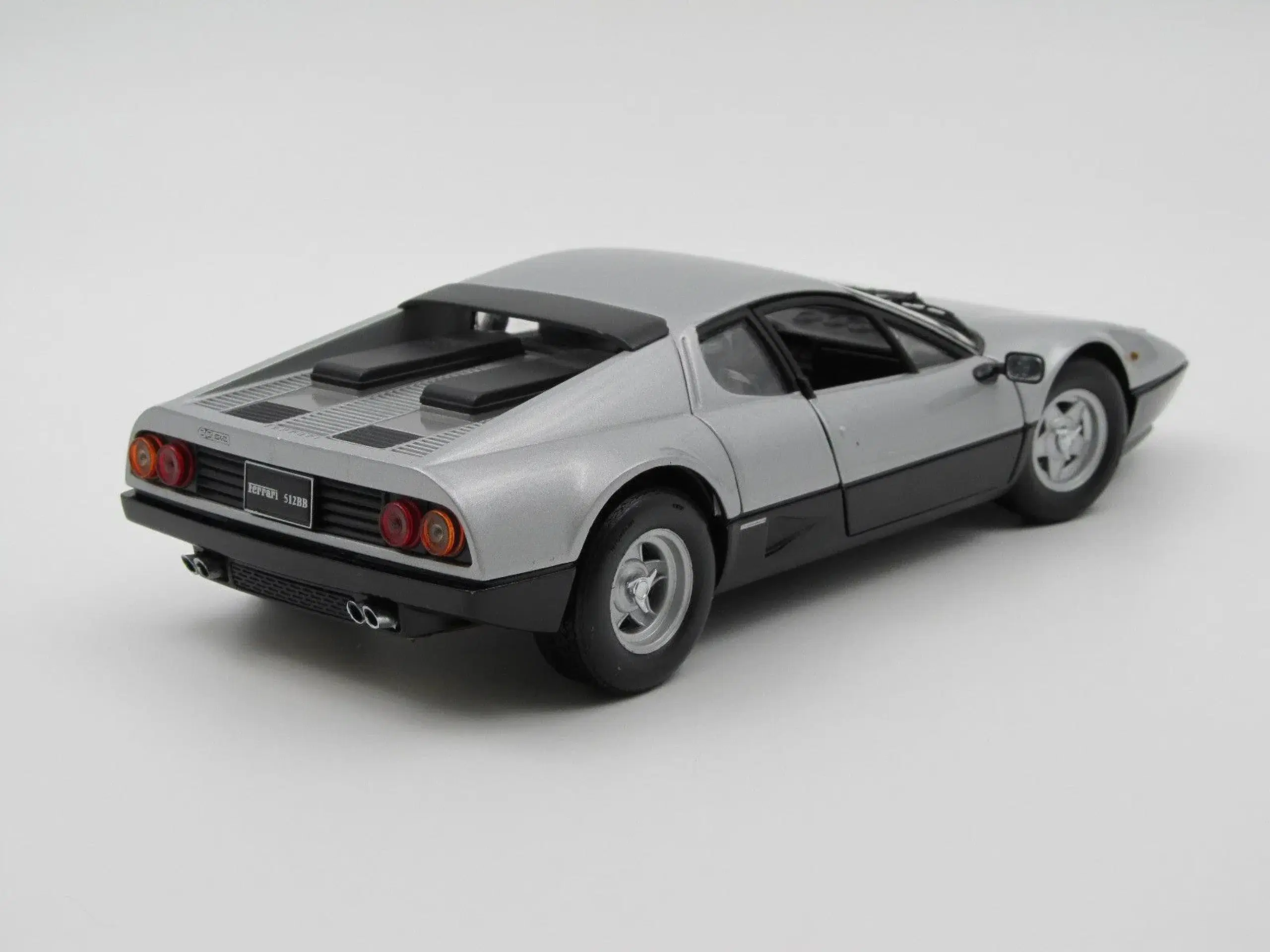 1976 Ferrari 512 BB - 1:18 - KYOSHO